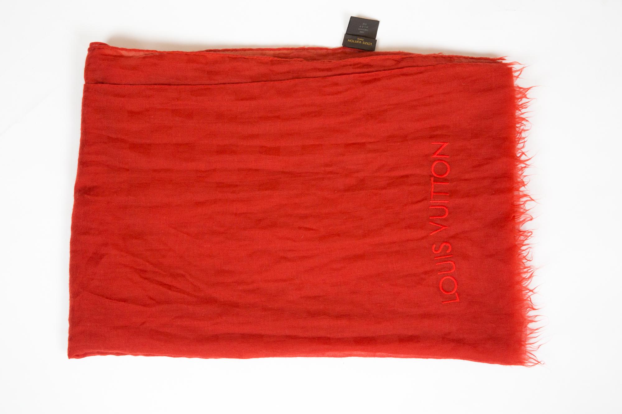 Louis Vuitton 100% cashmere orange shawl featuring a logo-embroidery, an all-over Damier jacquard pattern, frayed hem.
In excellent vintage condition. Made in France.
55.1 in. (140 cm)  X 82.7in (210cm)
We guarantee you will receive this  iconic