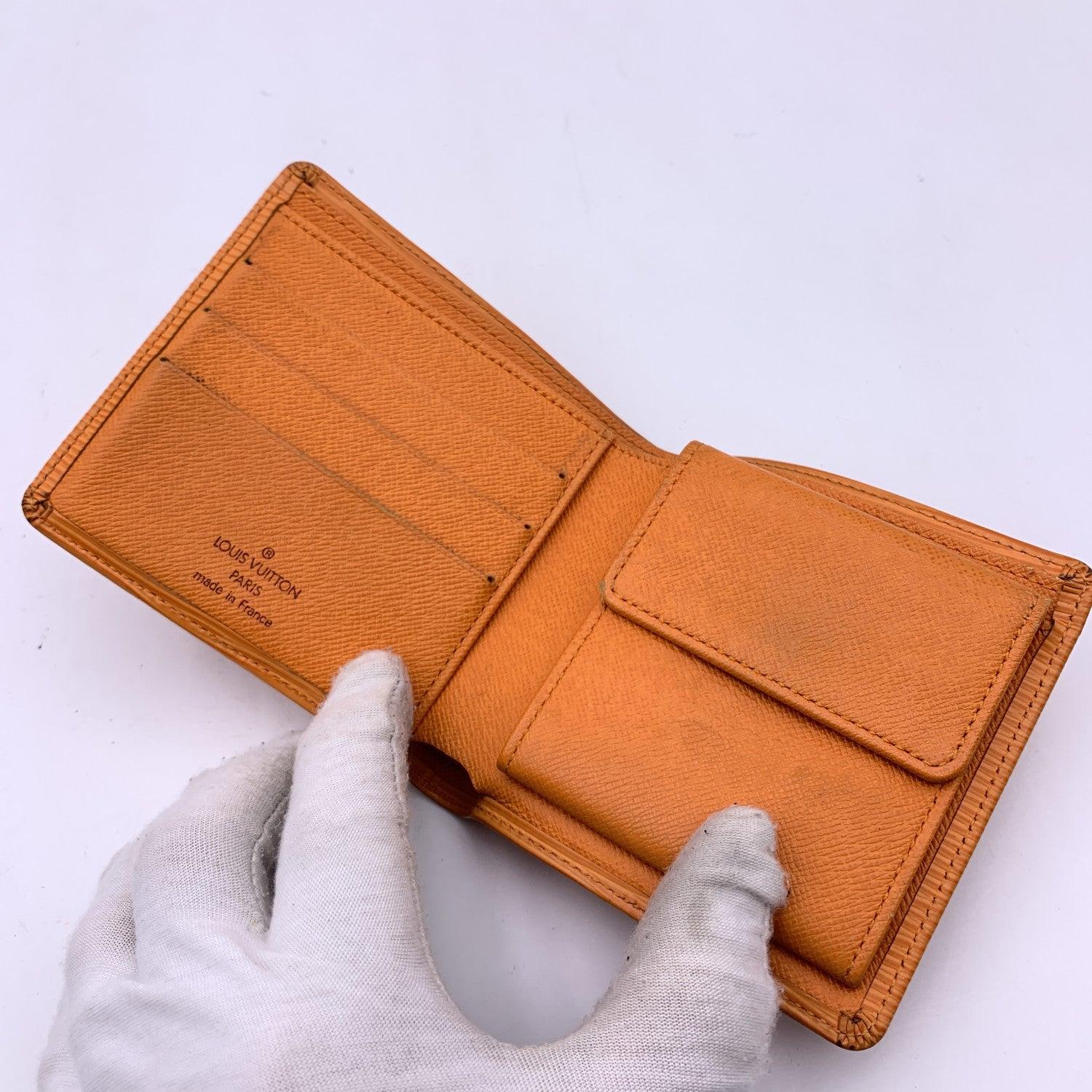 wallet with coin organizer