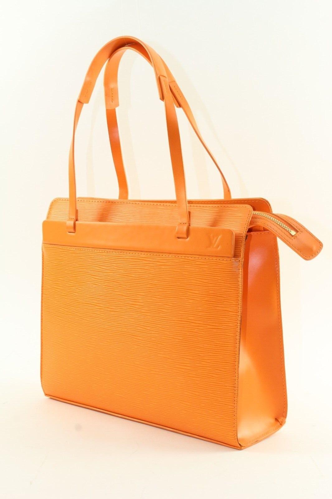 LOUIS VUITTON Orange Epi Leather Croisette Zip Shoulder Bag 1LV1220K In Good Condition For Sale In Dix hills, NY