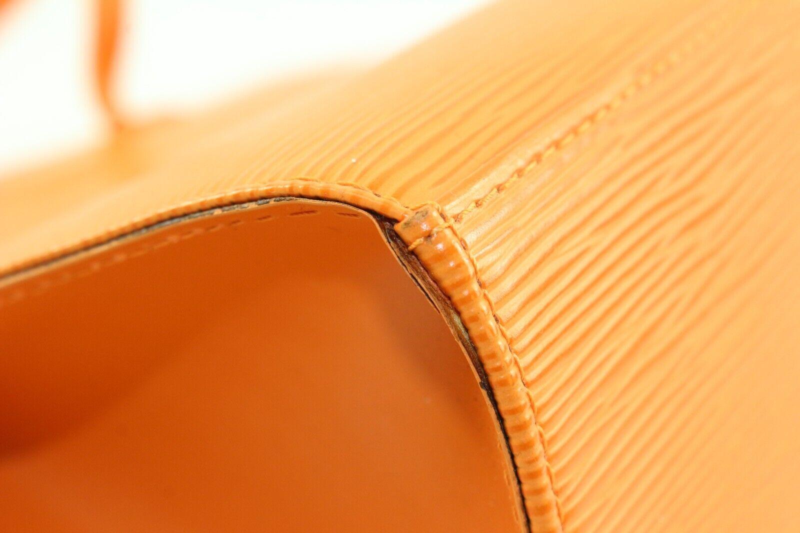 LOUIS VUITTON Orange Epi Leather Croisette Zip Shoulder Bag 1LV1220K For Sale 5