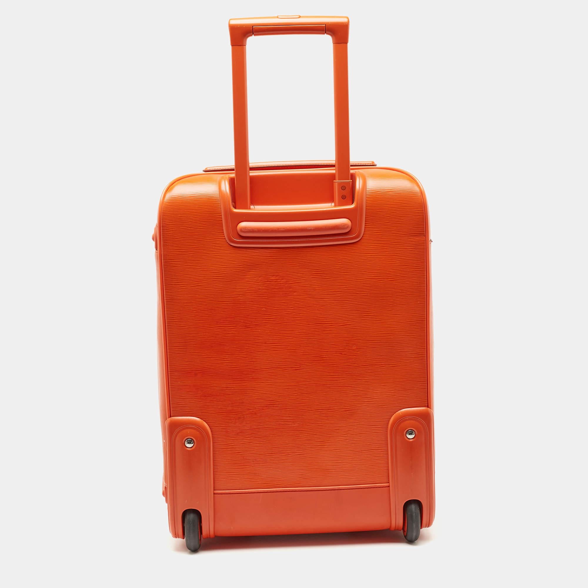 Say hello to your new traveling partner from Louis Vuitton. The exterior has been crafted from Epi leather while the spacious interior is lined with nylon. Equipped with a compartment at the front, sturdy handles, two wheels, this luggage bag is