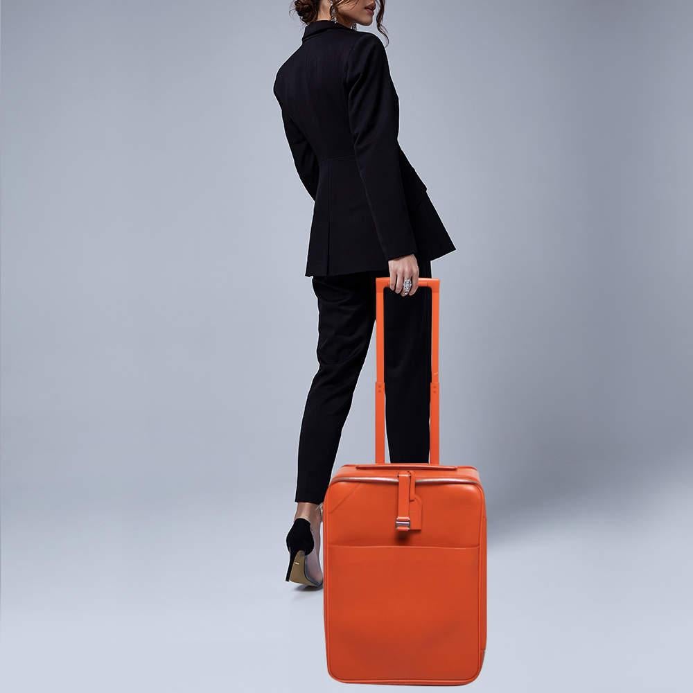 Louis Vuitton Orange Epi Leather Pegase 55 Luggage In Good Condition In Dubai, Al Qouz 2
