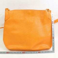 Louis Vuitton  Orange Epi Mandara MM Hobo 8711167