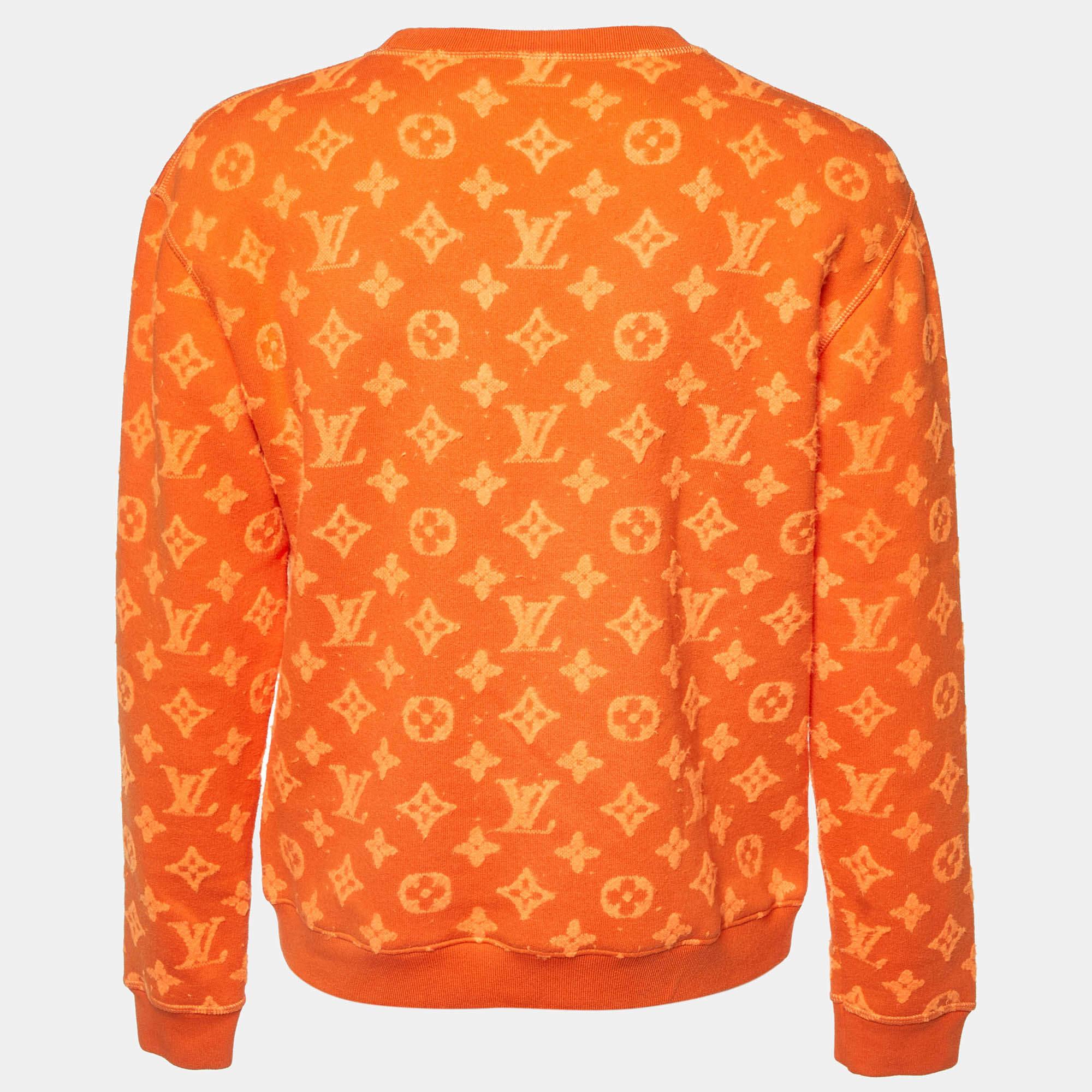 Whether you want to go out on casual outings with friends or just want to lounge around this sweatshirt is a versatile piece and can be styled in many ways. It has been made using fine fabric.