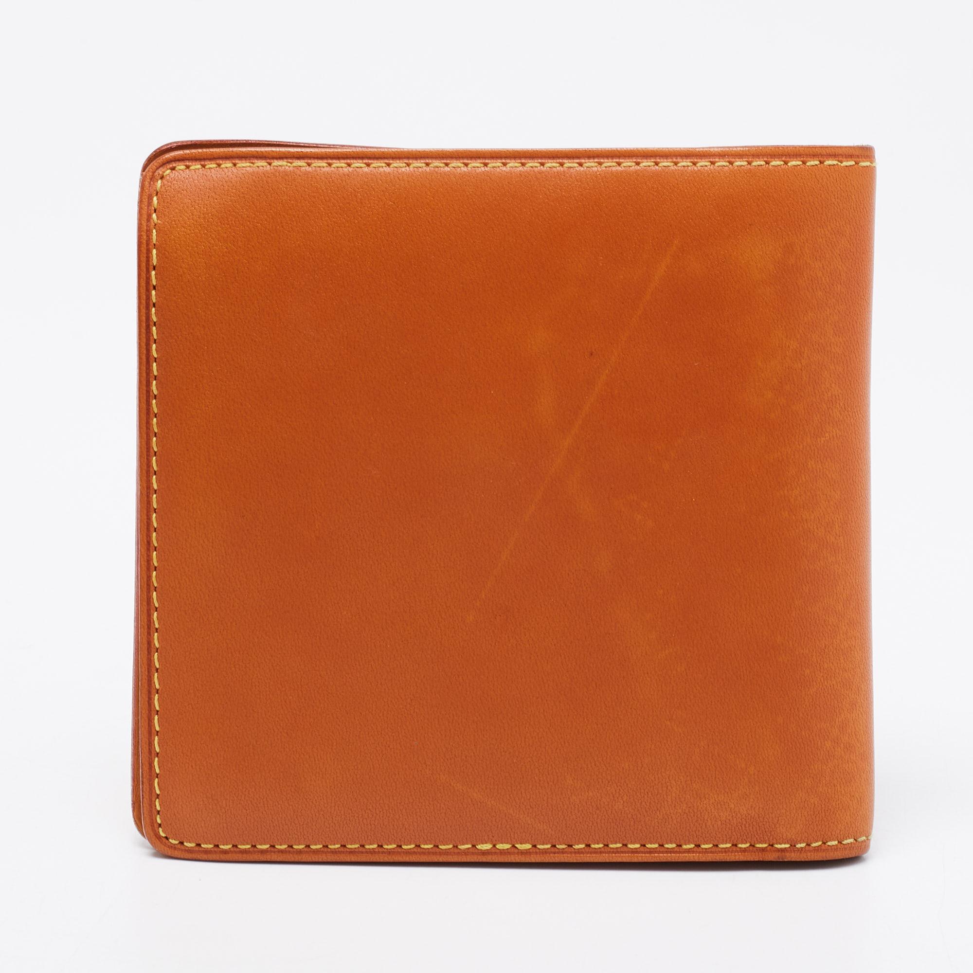 The compartmentalized interior of this Louis Vuitton wallet will make for a luxurious and safe abode for your monetary essentials. Made from leather, it features an orange shade and a brand signature decorates its front.

