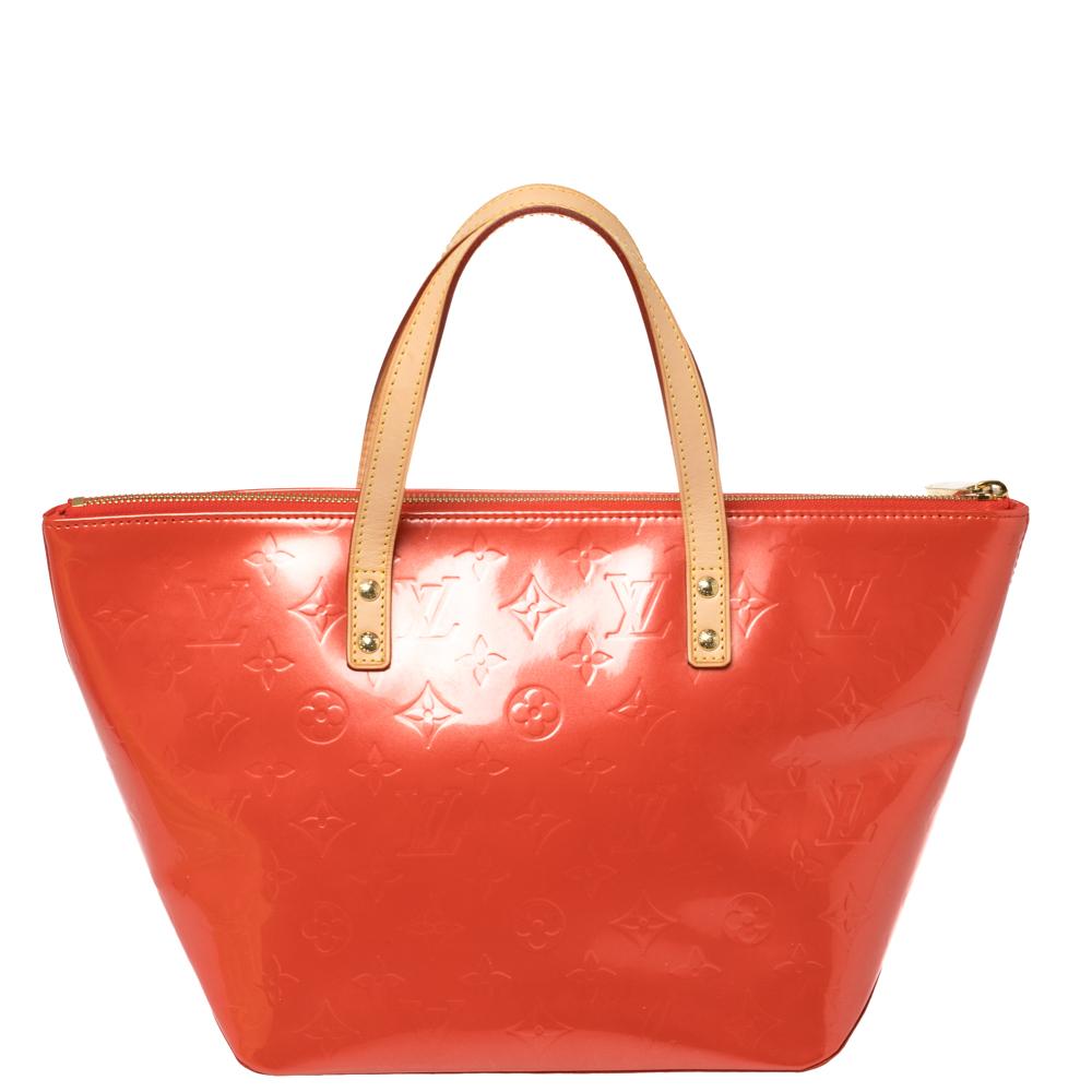 Looking for an everyday bag with just the right tinge of luxury? Your quest ends here with this Bellevue from Louis Vuitton. Wonderfully crafted from Monogram Vernis, the bag brings a lovely orange sunset shade, two contrast handles, and a spacious