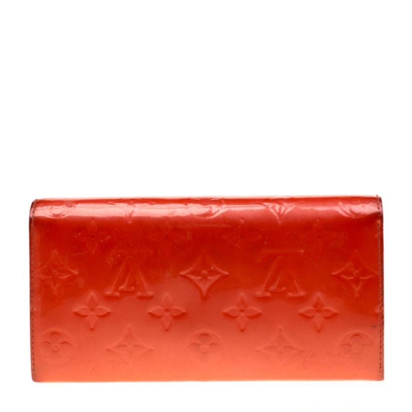 Add the LV touch to your everyday style with this gorgeous Porte Tresor International wallet. The bright orange sunset shine of the body features the brand's monogram, giving the wallet a stylish look as it protects and organises your cards and