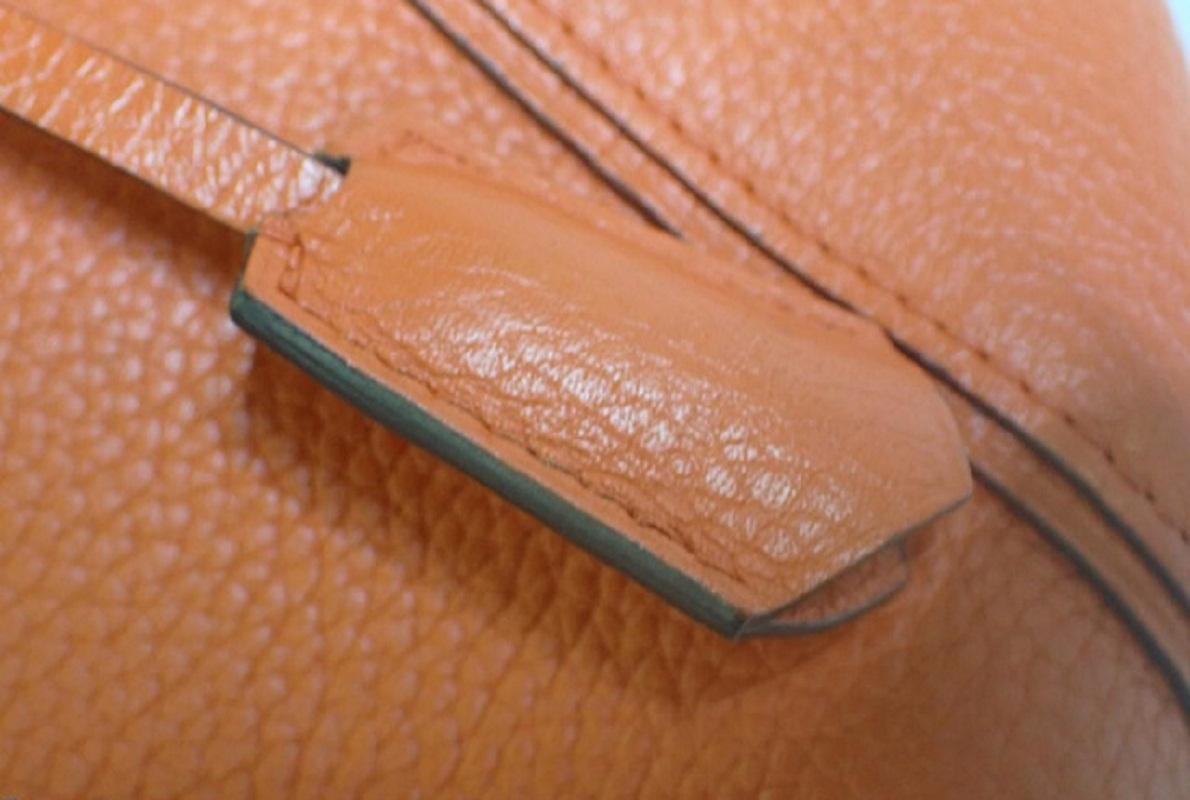 Louis Vuitton Orange Taurillon Leder Soft LockIt PM Handtasche im Angebot 2