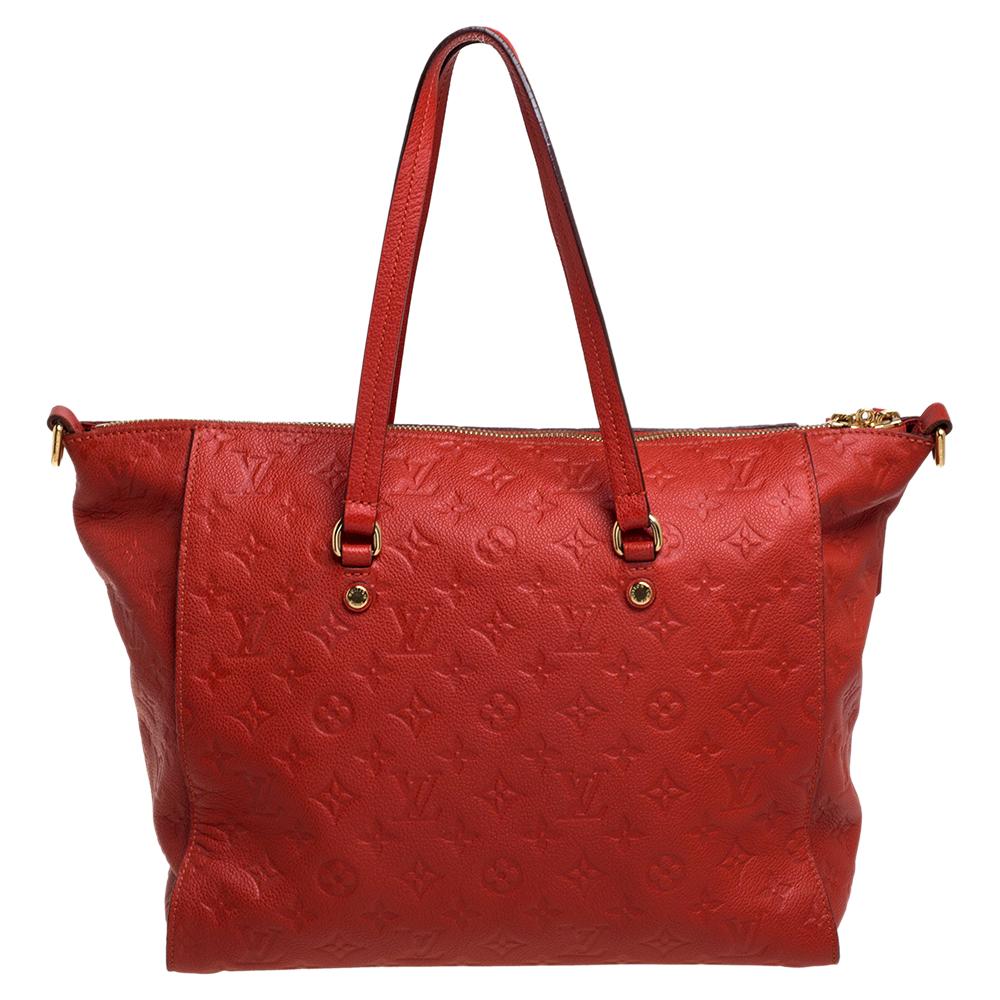 Louis Vuitton's handbags are popular owing to their high style and functionality. This Lumineuse bag, like all the other handbags, is durable and stylish. Crafted from Monogram Empreinte leather, the bag comes with two flat top handles, a front