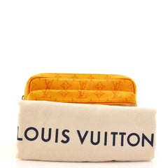 Louis Vuitton Outdoor-Umhängetasche aus Denim mit Monogramm