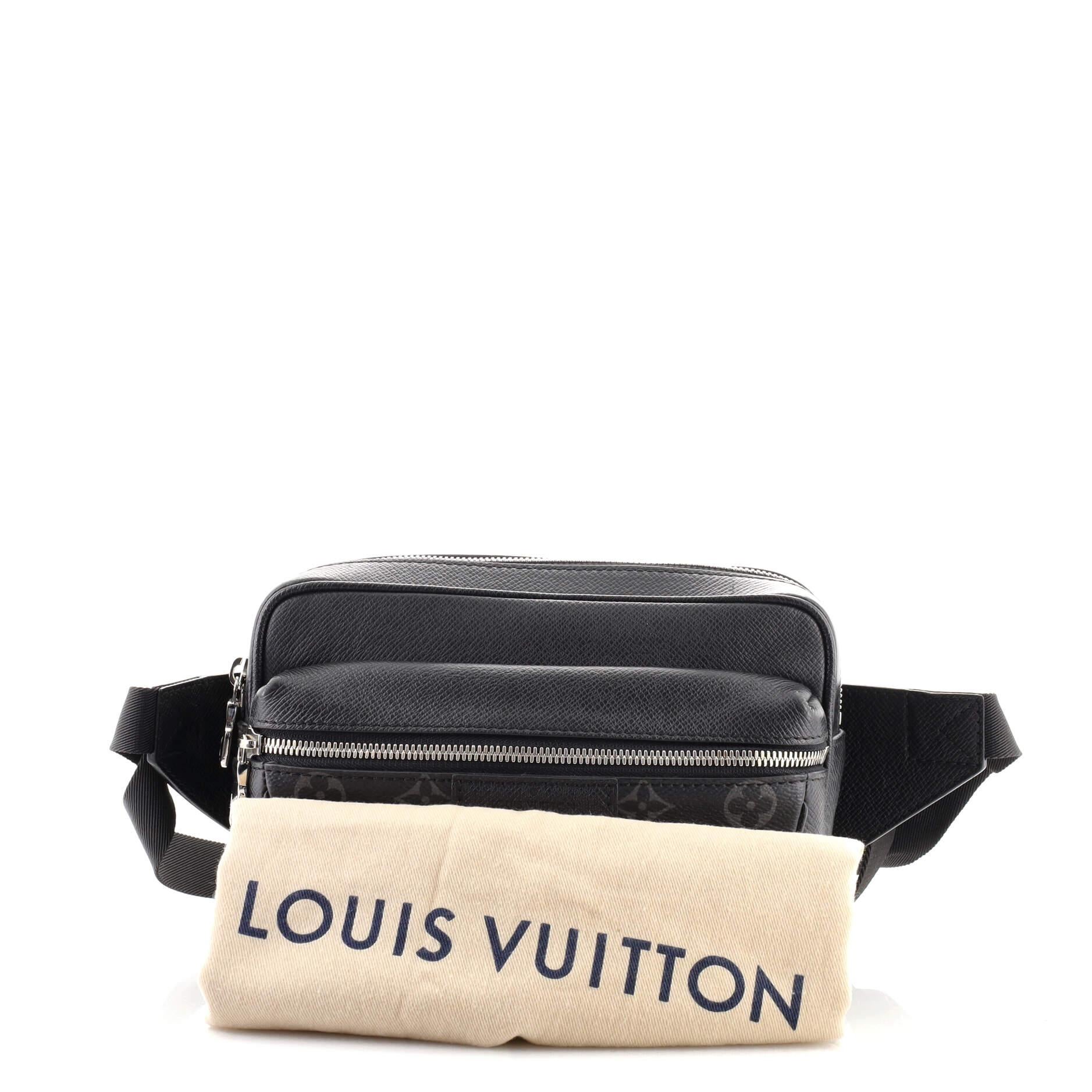 Bumbag Louis Vuitton Black - 6 For Sale on 1stDibs