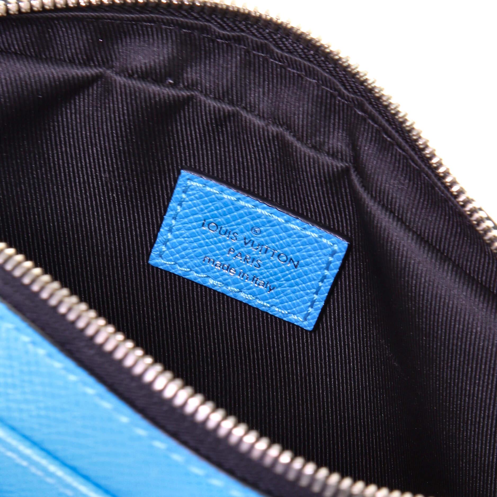 Louis Vuitton Outdoor-Umhängetasche mit Monogramm Taigarama (Blau)