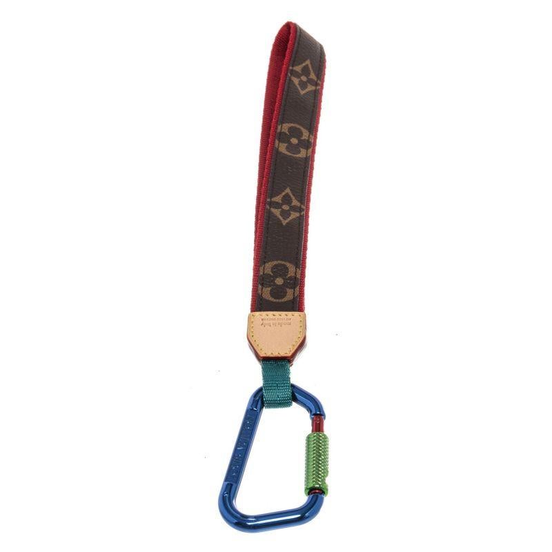 Louis Vuitton Outdoor Lanyard Bag Charm and Key Holder can be used as a purse amulet and a keyring, both of which coordinate perfectly with the rest of the Maison Louis Vuitton line.


 
53984MSC