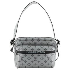 Sac Outdoor Messenger Louis Vuitton en toile Monogram Reflect PM en édition limitée