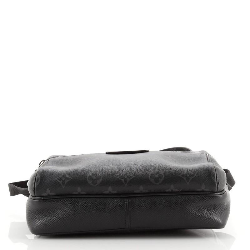 Louis Vuitton - Sac Messenger Outdoor Cuir Monogram Taïgarama Bon état à NY, NY