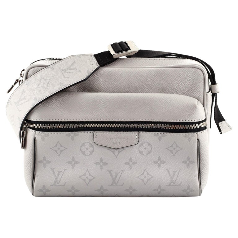 Louis Vuitton 2020 Pre-owned Taiga Outdoor Messenger Bag - White