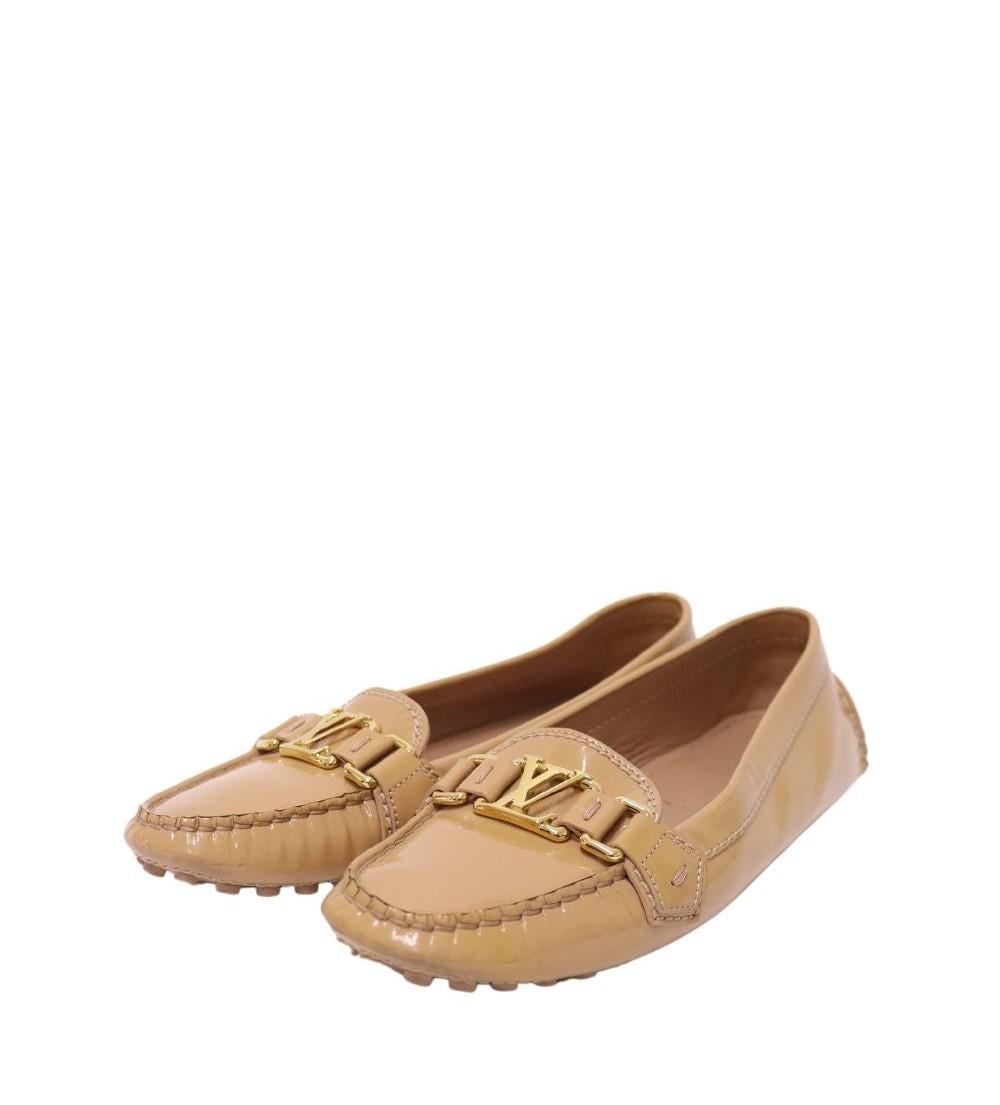Louis Vuitton Beige Patent Leather Oxford Loafers, features a LV logo plaque, almond toe, slip on style and pebbled sole.

Material: Patent Leather
Size: EU 37
Overall Condition: Good
Interior Condition: Signs of use
Exterior Condition:  Stains and