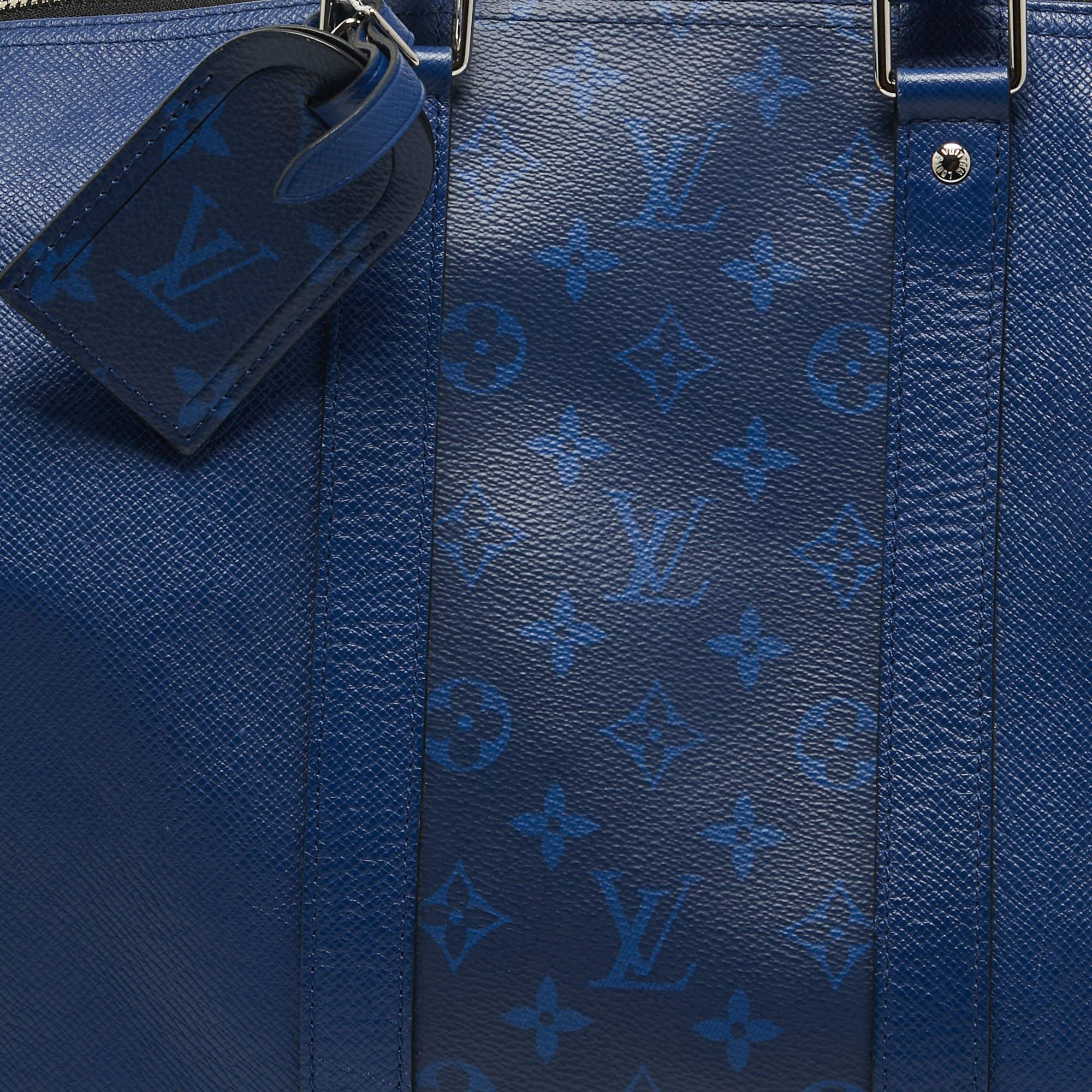 Louis Vuitton Pacific Blue Taiga Leder und Monogramm Eclipse Canvas Keepall Ban mit Monogramm Eclipse im Zustand „Gut“ im Angebot in Dubai, Al Qouz 2