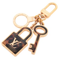 Colgante para bolso de tortuga con candado y llave Louis Vuitton