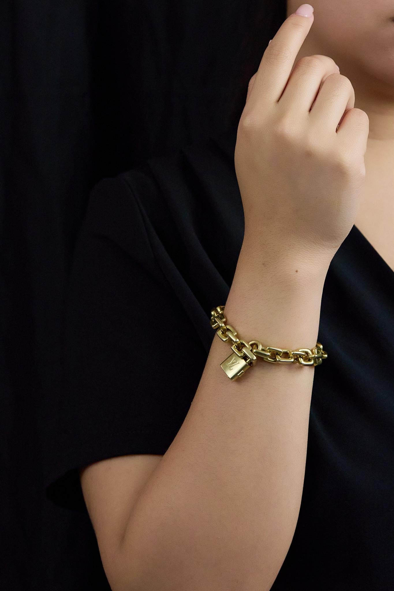 Femenino o masculino Pulsera candado y llave Louis Vuitton de oro amarillo de 18 quilates en venta