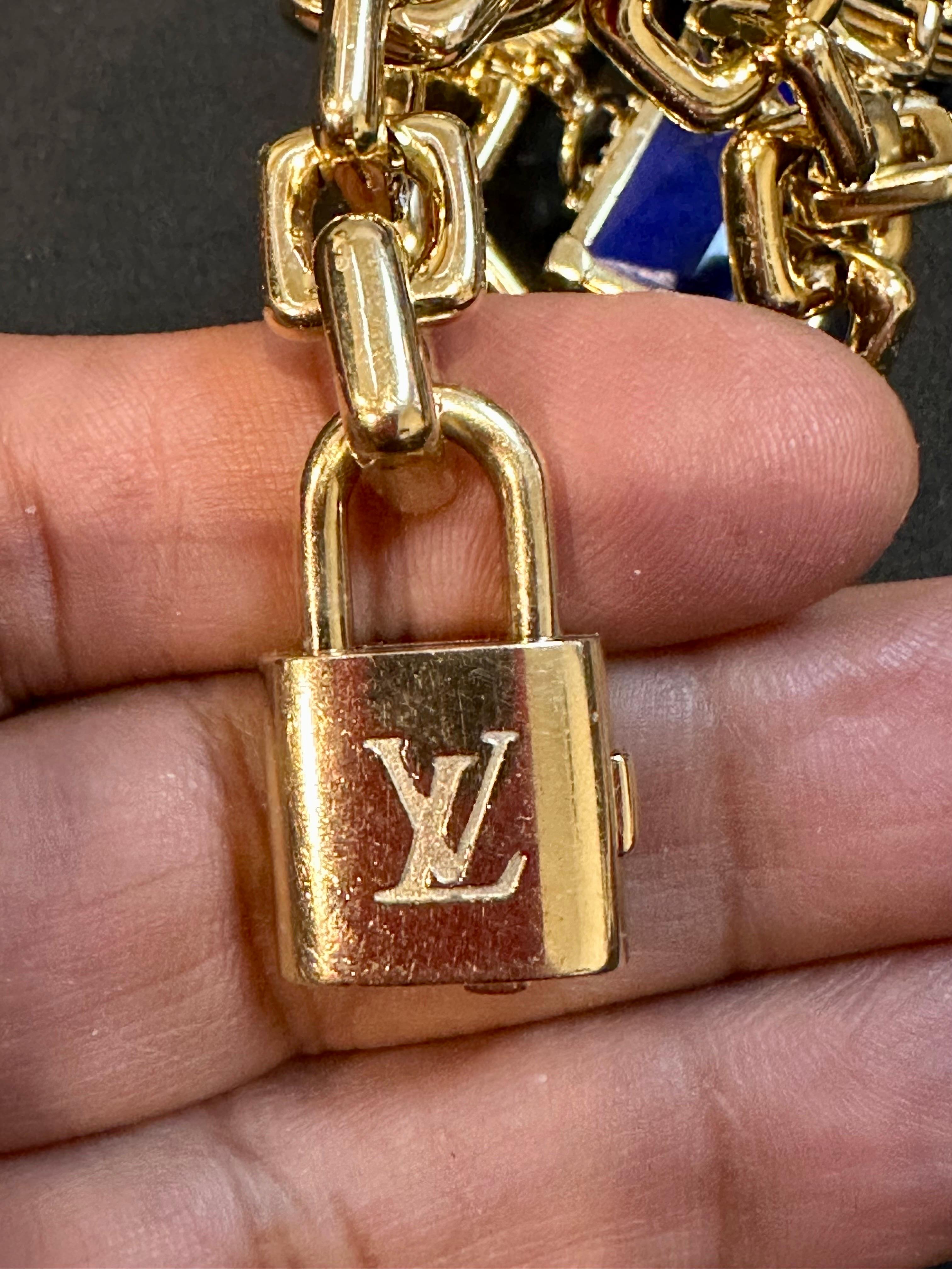 Louis Vuitton Padlock & Keys+ Two Bags Charm Yellow Gold Bracelet 125.7 Gm 18 KG For Sale 8
