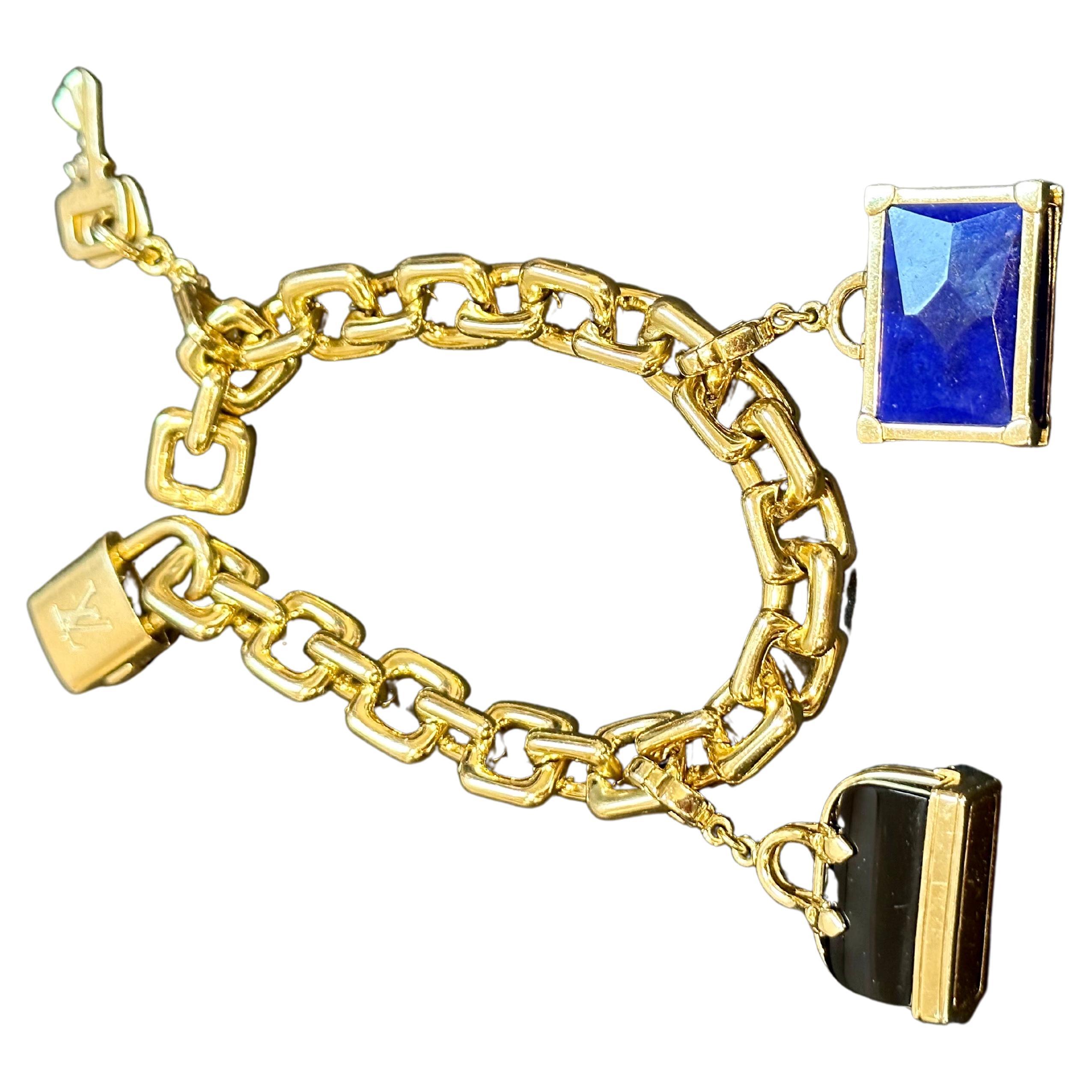 Louis Vuitton Padlock & Keys+ Two Bags Charm Yellow Gold Bracelet 125.7 Gm 18 KG
Unisex

Comprised of square shaped cable link chain with suspending lock and key charms
Lock is functional via press release closure and is engraved with brand logo
Key
