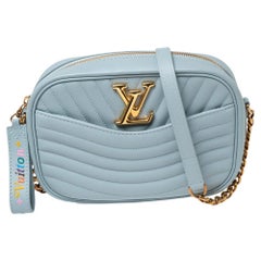 Louis Vuitton Blassblaue Ledertasche New Wave Kette PM