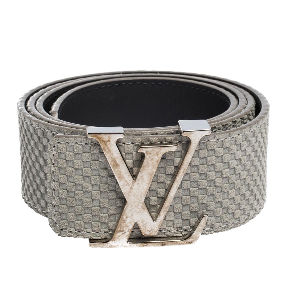 This Initiales belt from Louis Vuitton is simple in design but nevertheless quite appealing. The green suede belt has a buckle in the form of an enlarged LV symbol. The belt has a textured surface and is perfect to adorn your waist and for making a