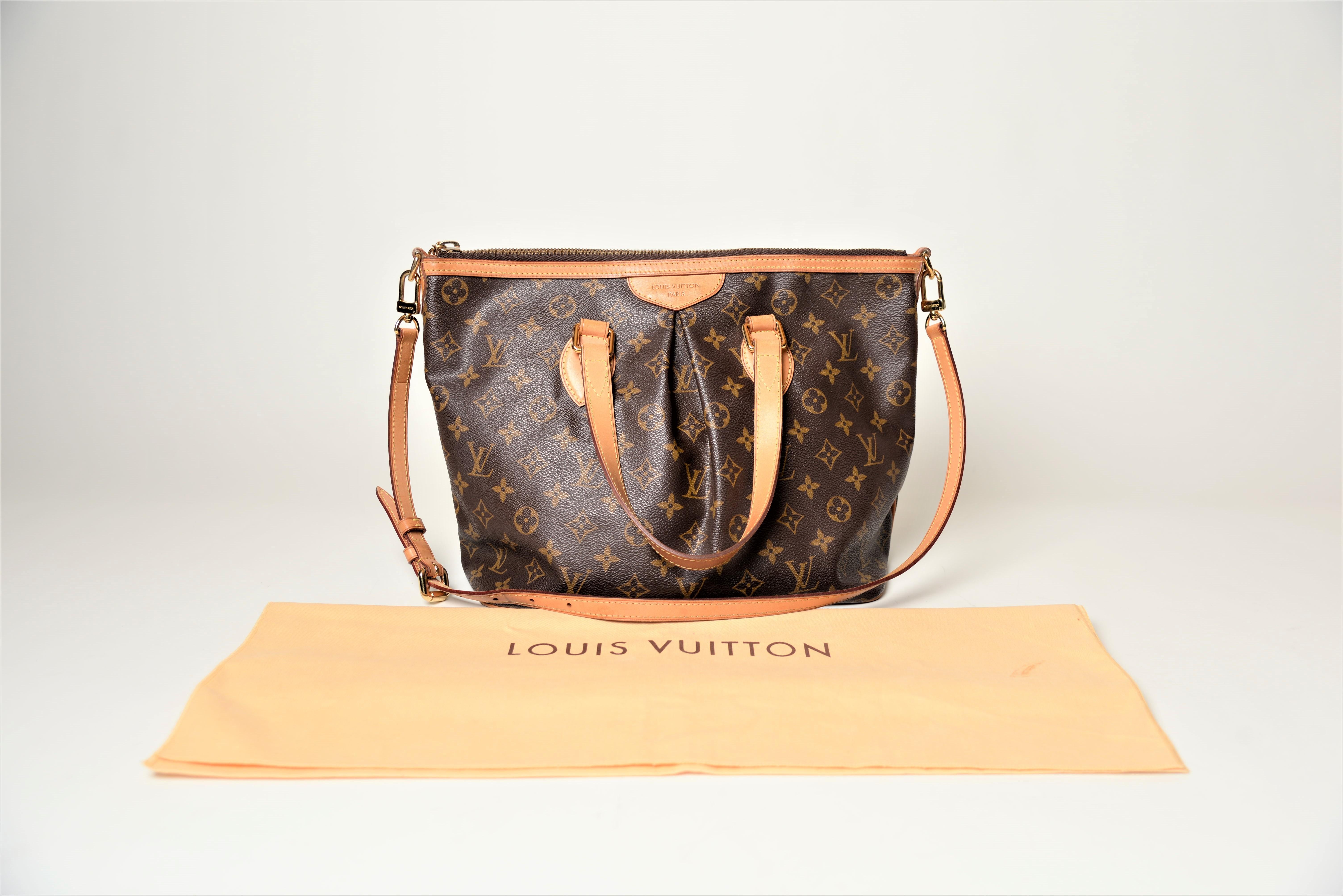 From the collection of SAVINETI we offer this Louis Vuitton Palermo:
-	Brand: Louis Vuitton
-	Model: Palermo
-	Year: 2011
-	Code: SR2131
-	Condition: Good
-	Materials: Monogram Canvas, Leather
-	Extras: strap, original dustbag

We at SAVINETI sell
