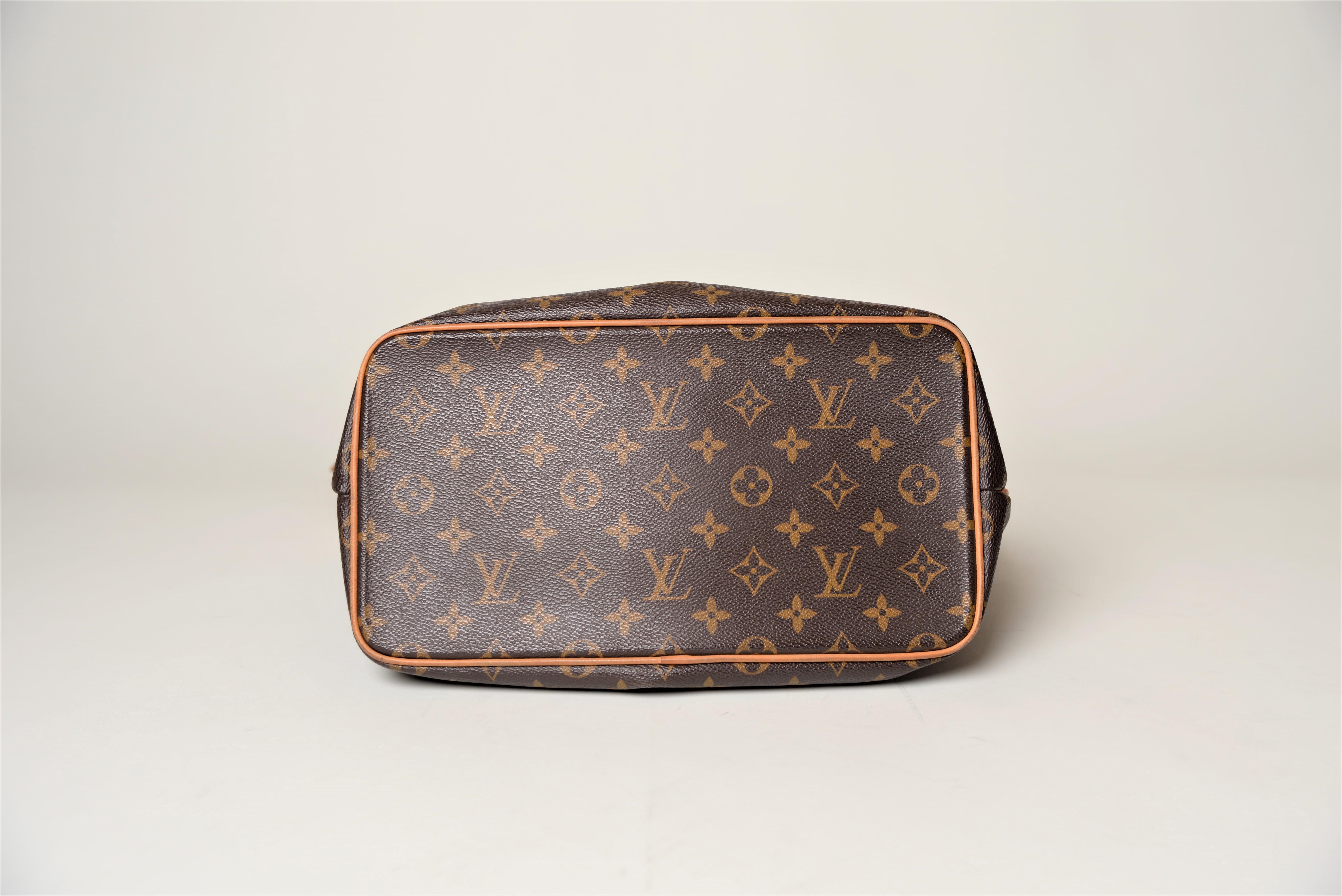 Louis Vuitton Palermo PM Monogram Bag with strap In Good Condition In Roosendaal, NL