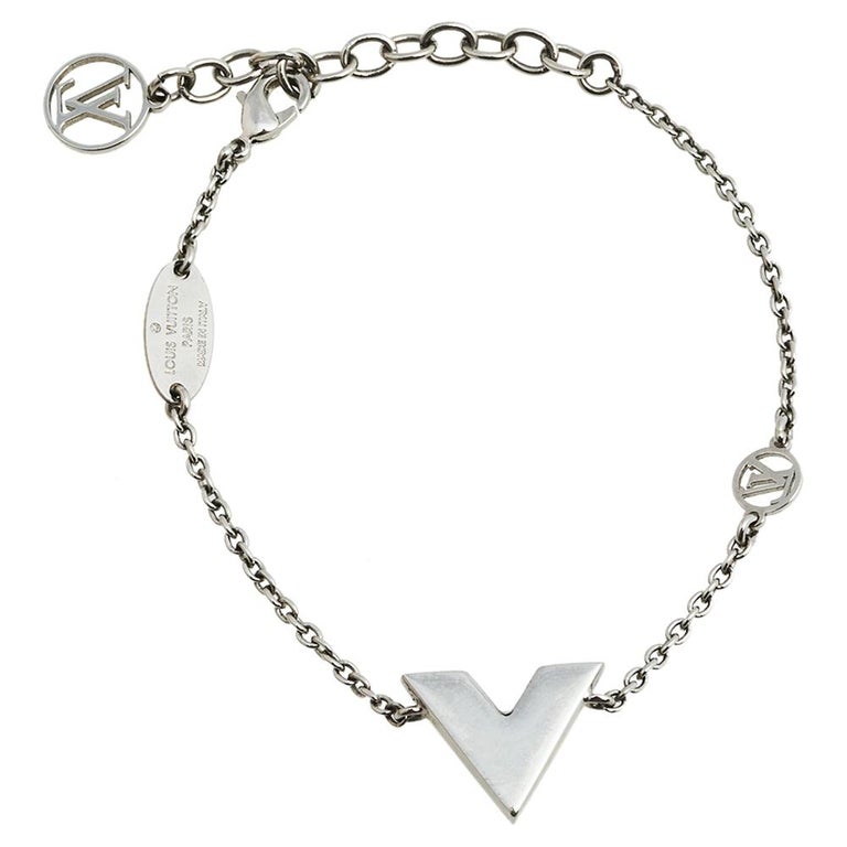 Louis Vuitton Essential V Sautoir Necklace (Silver)