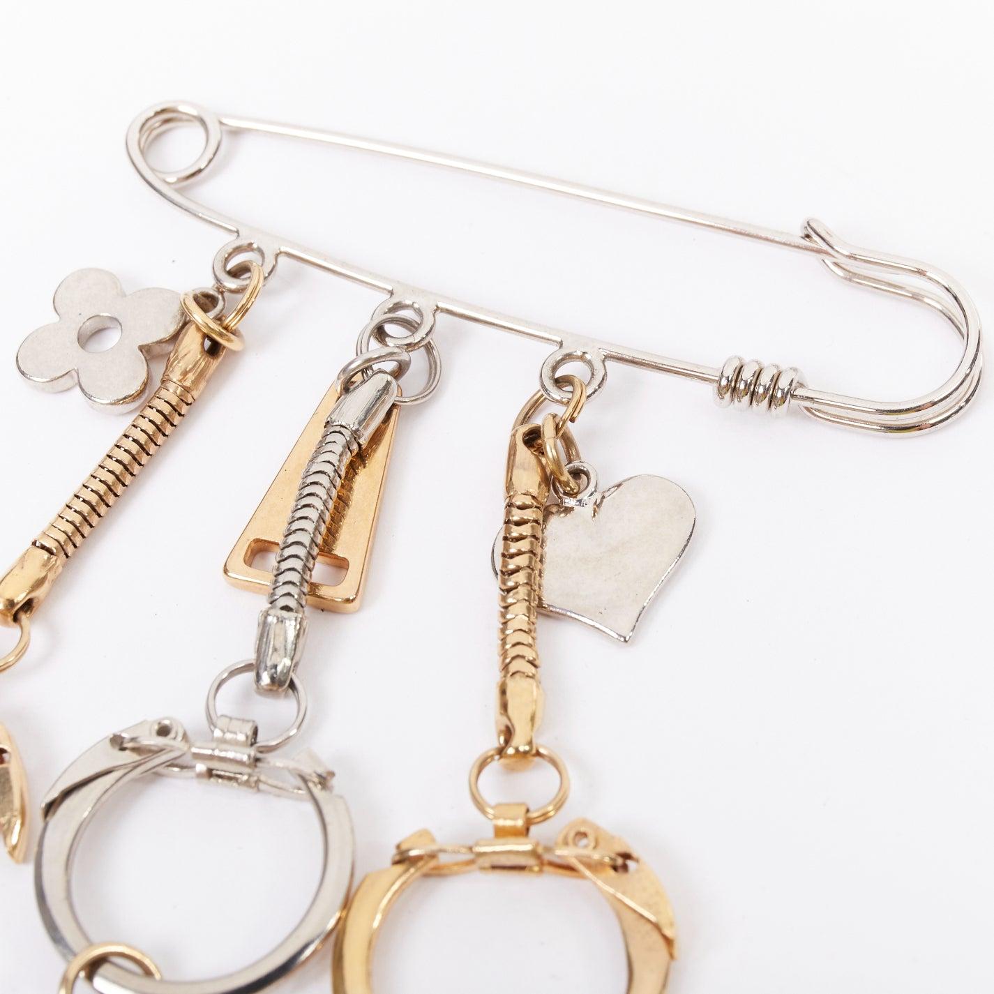 Beige LOUIS VUITTON palladium safety pin w/ triple keyring LV lock heart flower charms in vendita