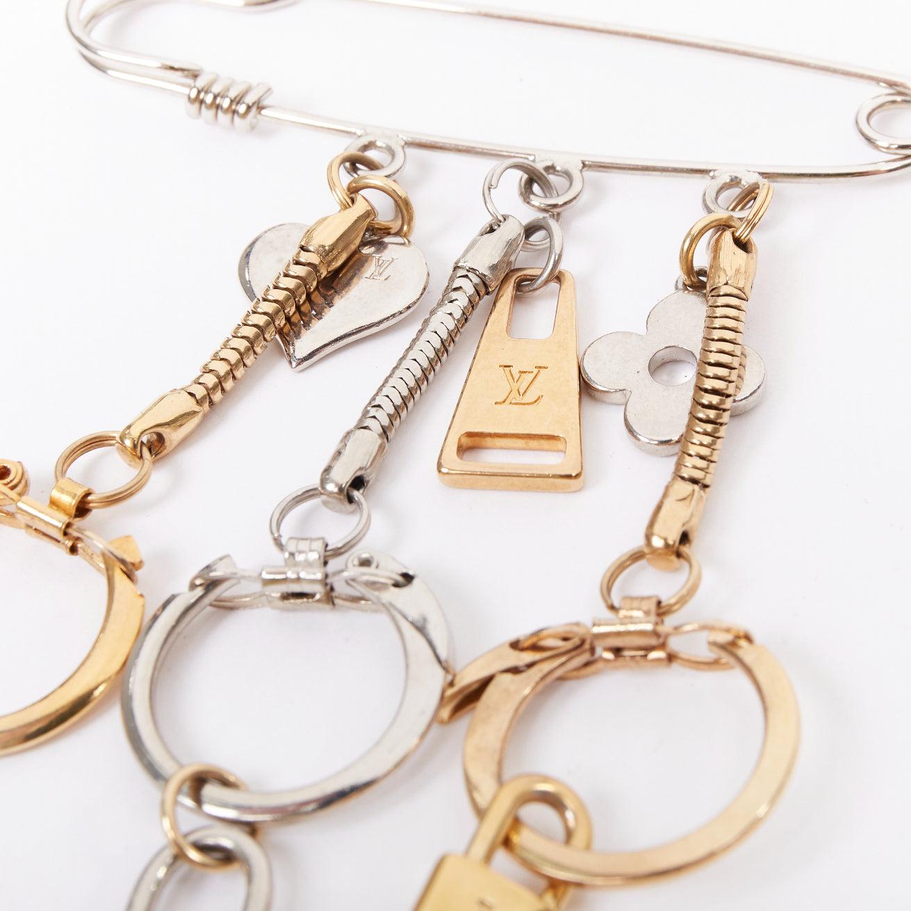 Donna LOUIS VUITTON palladium safety pin w/ triple keyring LV lock heart flower charms in vendita