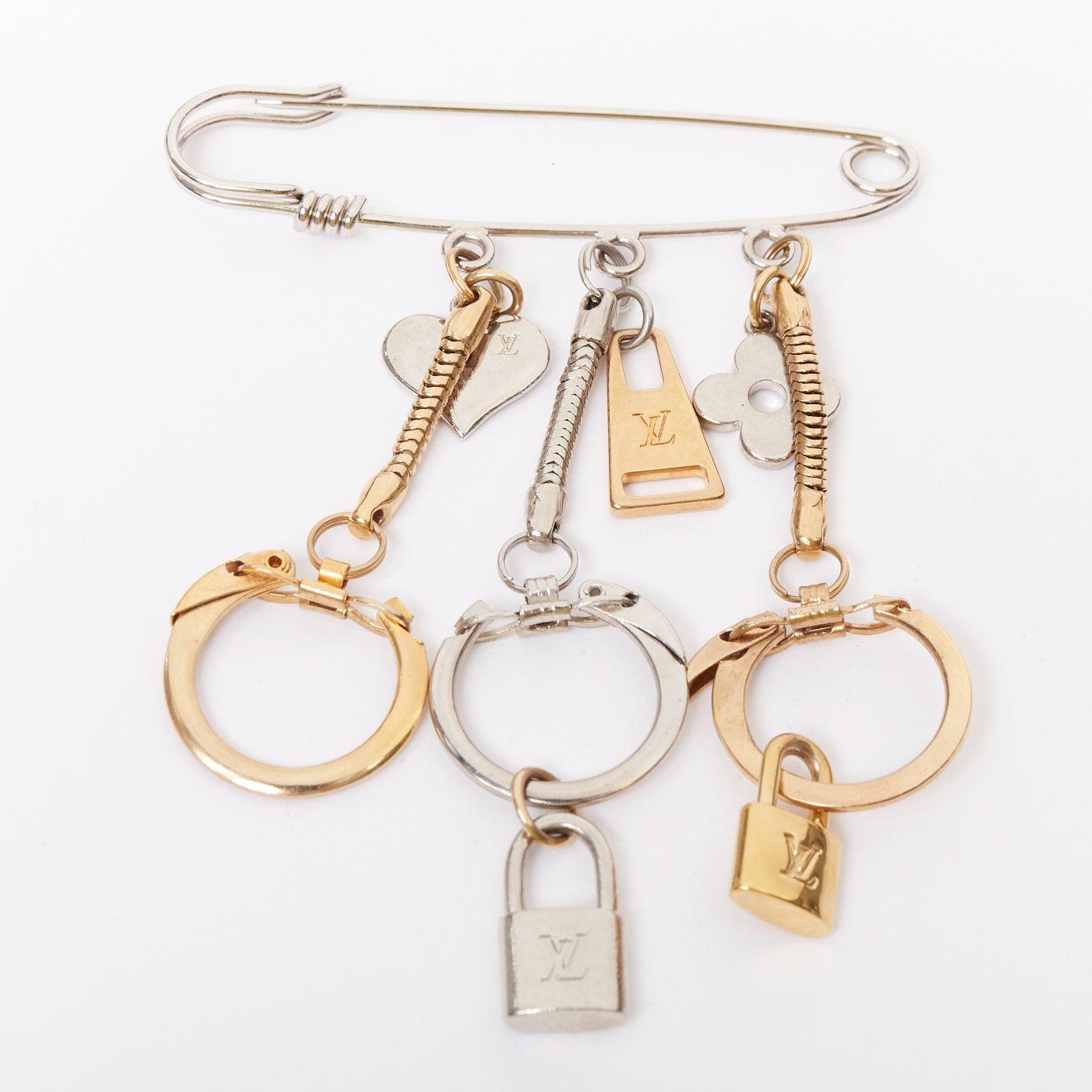 LOUIS VUITTON palladium safety pin w/ triple keyring LV lock heart flower charms in vendita 1