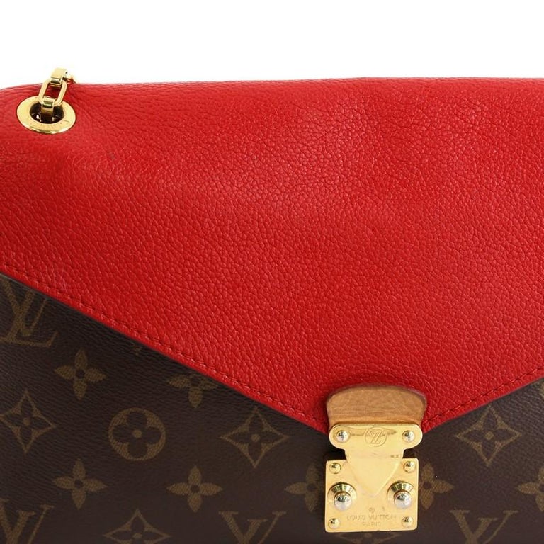 Louis Vuitton Pallas Chain Shoulder Bag Monogram Canvas and Calf Leather For Sale at 1stdibs