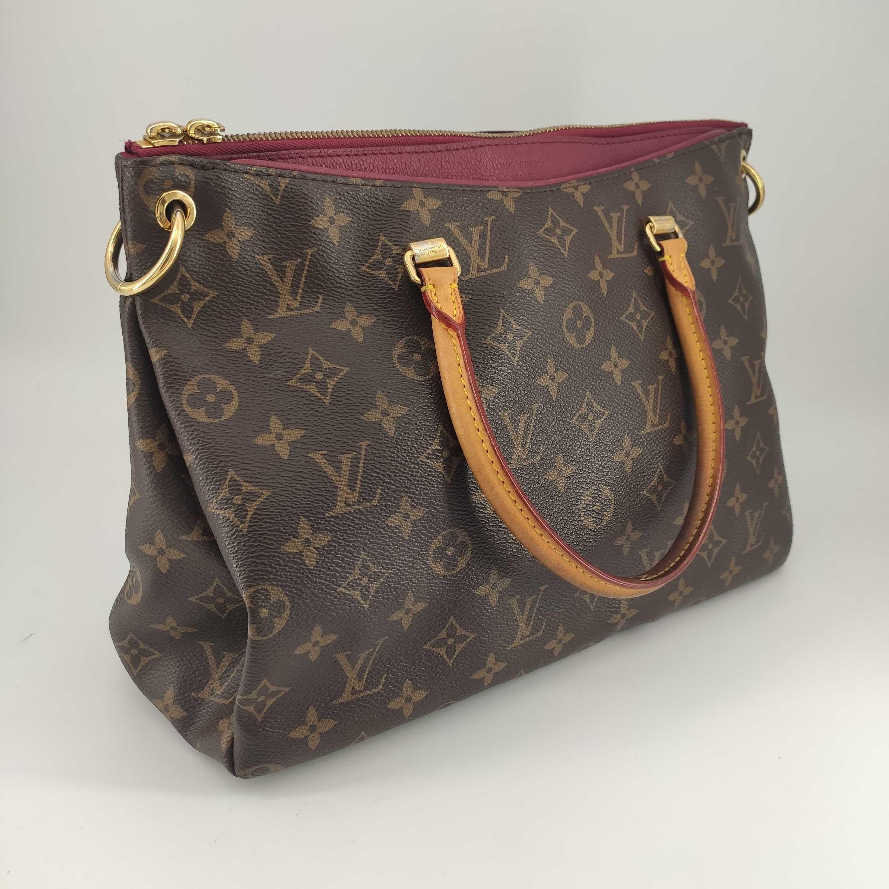 - Designer: LOUIS VUITTON
- Model: Pallas
- Condition: Very good condition. Sign of wear on handles
- Accessories: Dustbag, Box
- Measurements: Width: 33cm, Height: 23.5cm, Depth: 12.5cm, Strap: 80cm
- Exterior Material: Canvas
- Exterior Color: