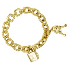 Louis Vuitton Paris 2000s 18 Karat Gelbgold quadratisches Schloss & Schlüssel Charm-Armband