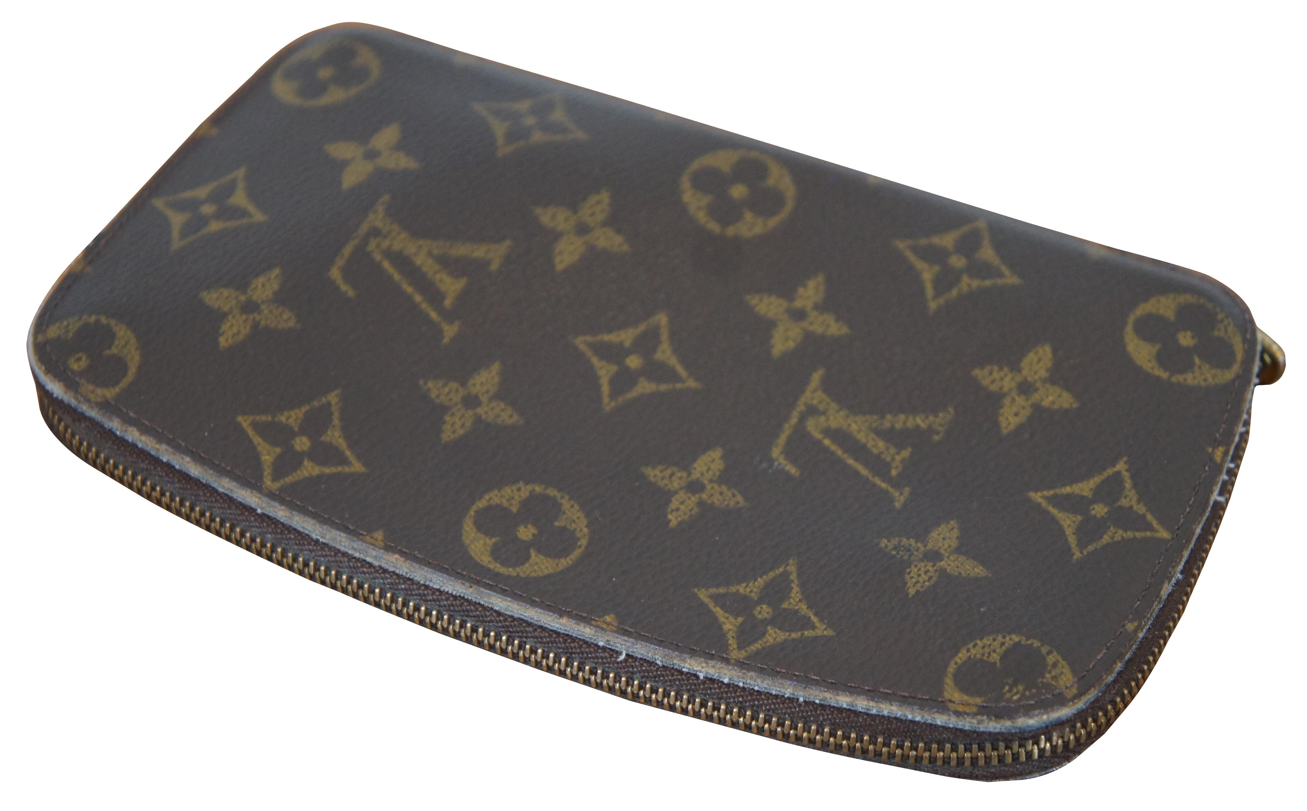 Louis Vuitton Paris Agenda Geode Monogram M62950 wallet with zipper closure, two slip pockets, pen holder, and six credit card slots. 

Serial No. MI1909, Made in France, October of 1999.