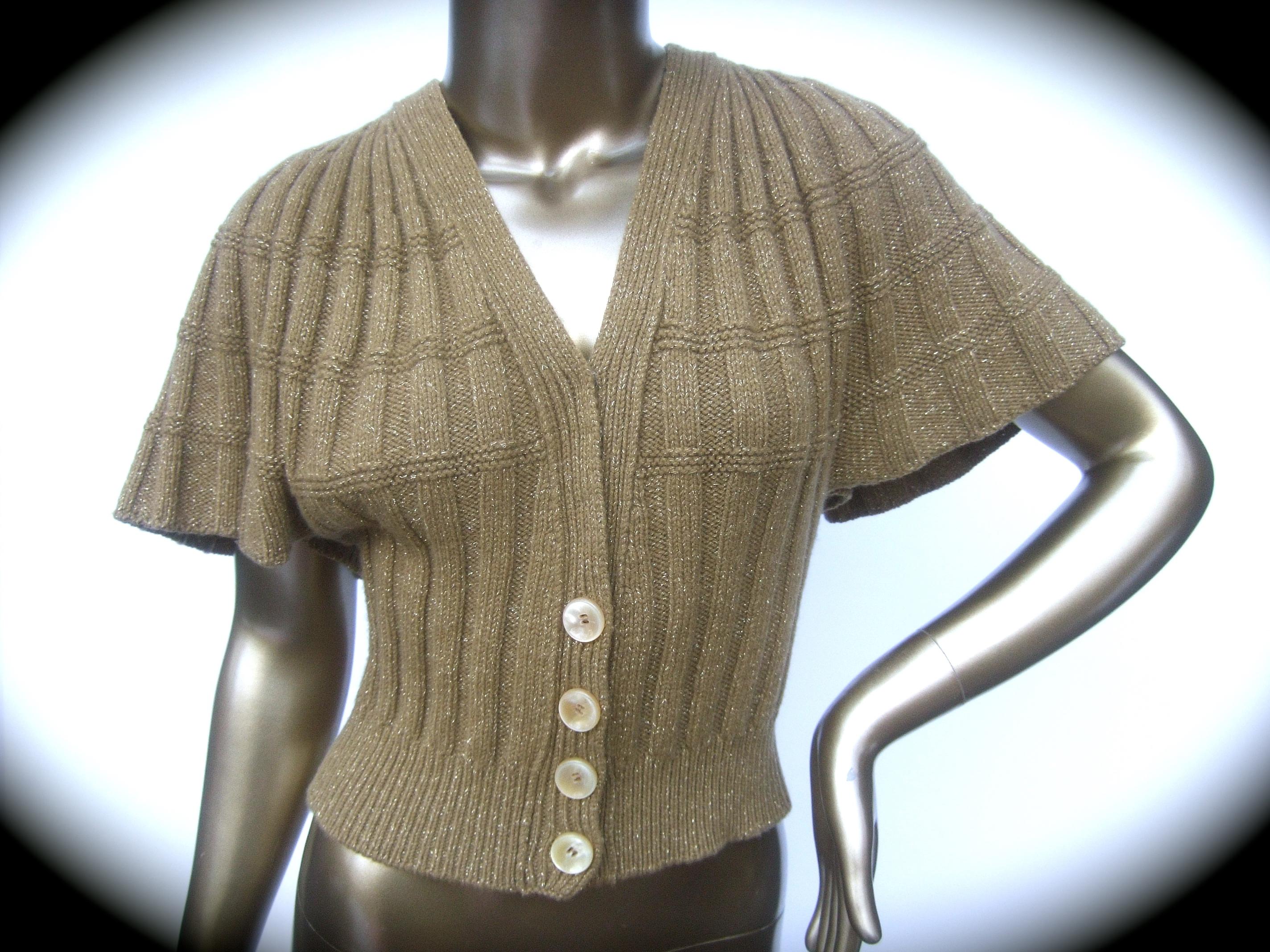 Louis Vuitton Paris Italian knit brown cardigan sweater Size M
The chic Italian knit cardigan is designed with a muted light brown shade; accented with subtle gold metallic knit bands throughout

The ribbed knit cardigan has wide voluminous partial
