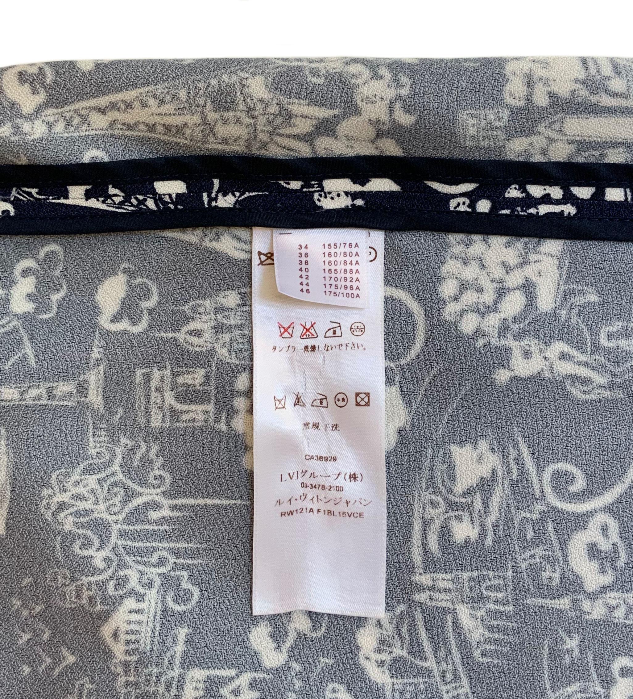 Monuments Marineblaue Seidenbluse mit Druck von Louis Vuitton 3