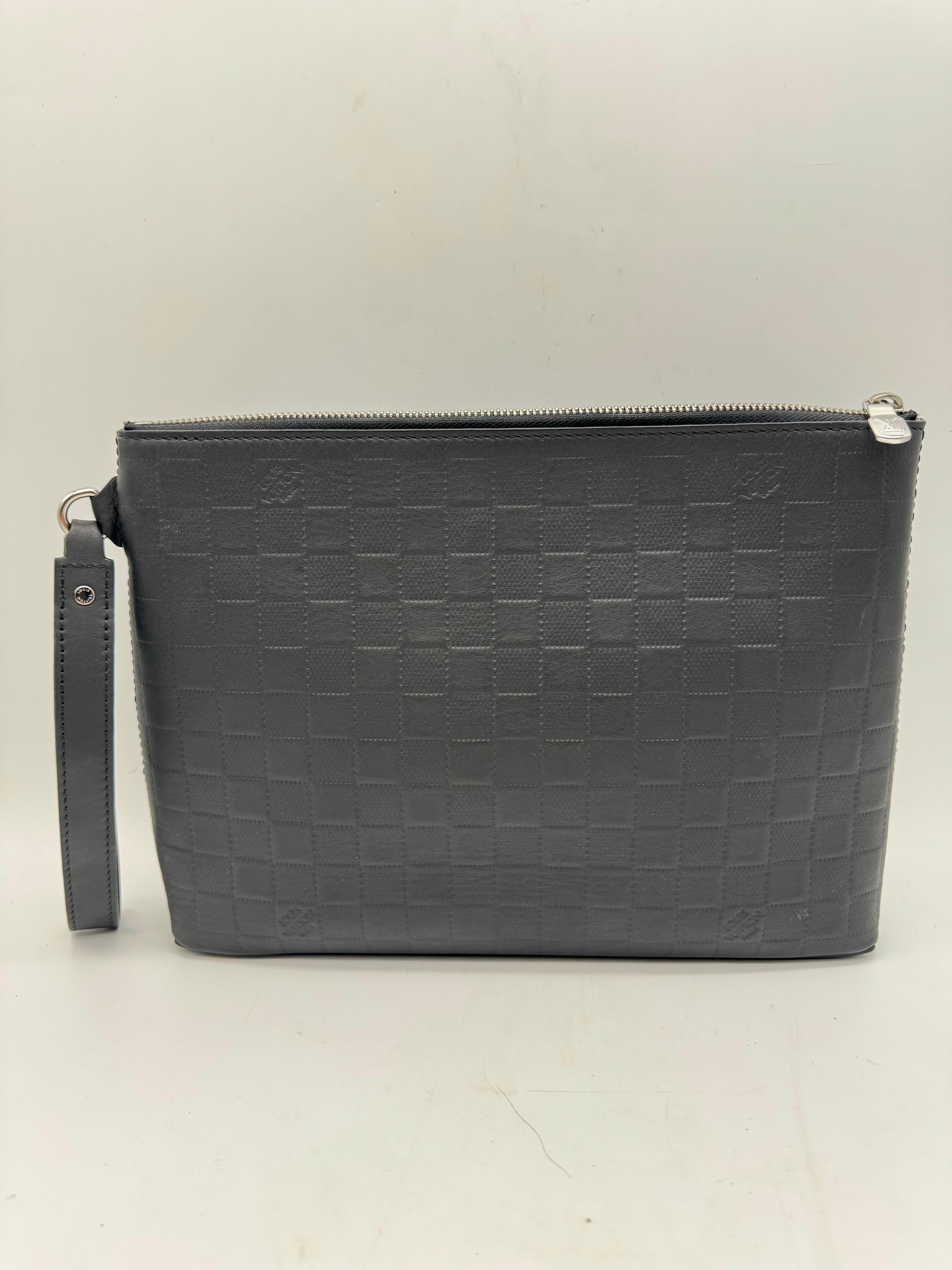 Louis Vuitton Pochette  Tasche  
Model Takeoff Pouch
Leather
