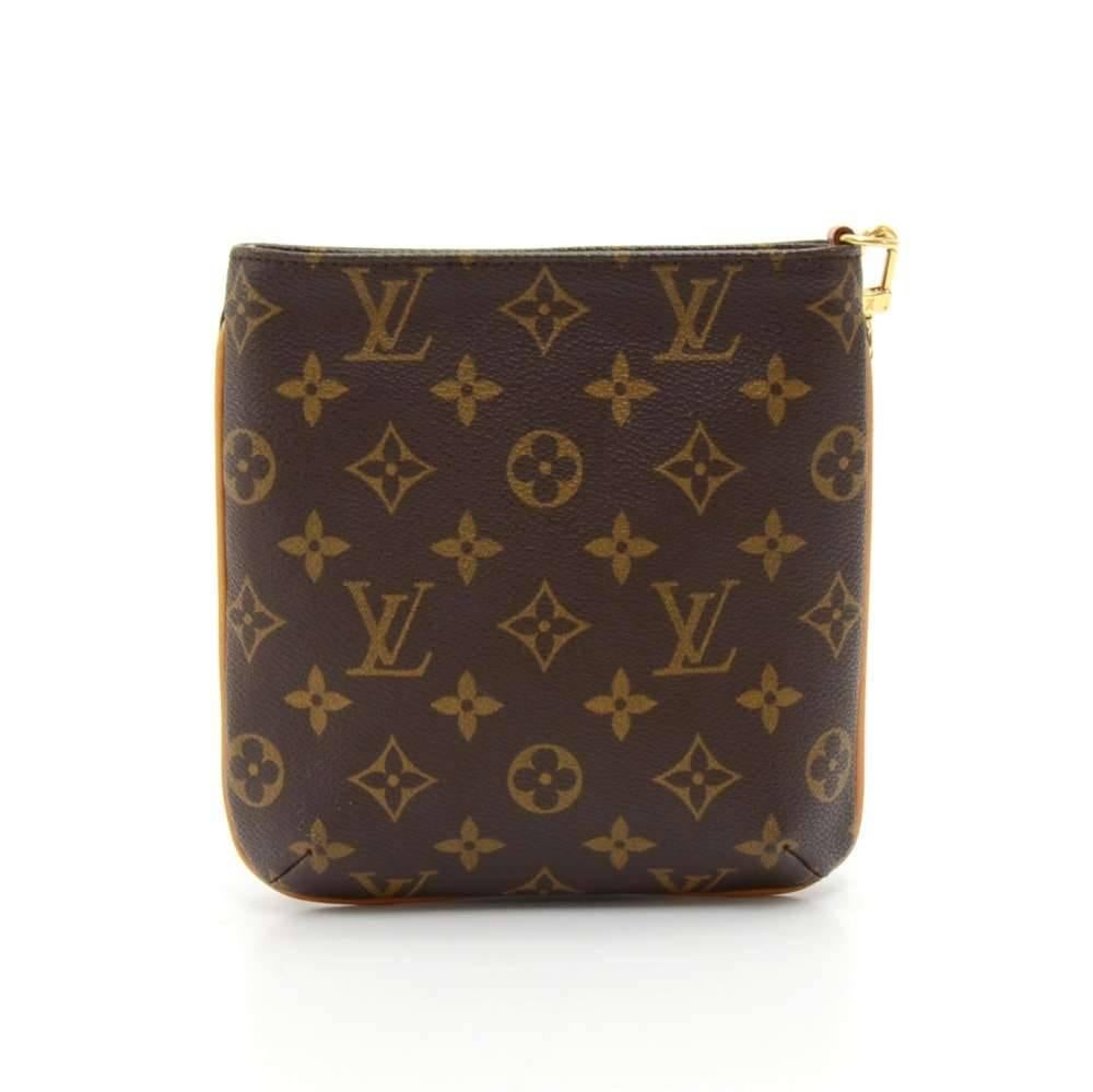 Louis Vuitton Partition wristlet bagin monogram canvas. Top access is secured with zipper. It has 1 front flap pocket with a stud button on the front. The front pocket has a smal slip pocket inside. Inside is red alkantra lining. Comes with a