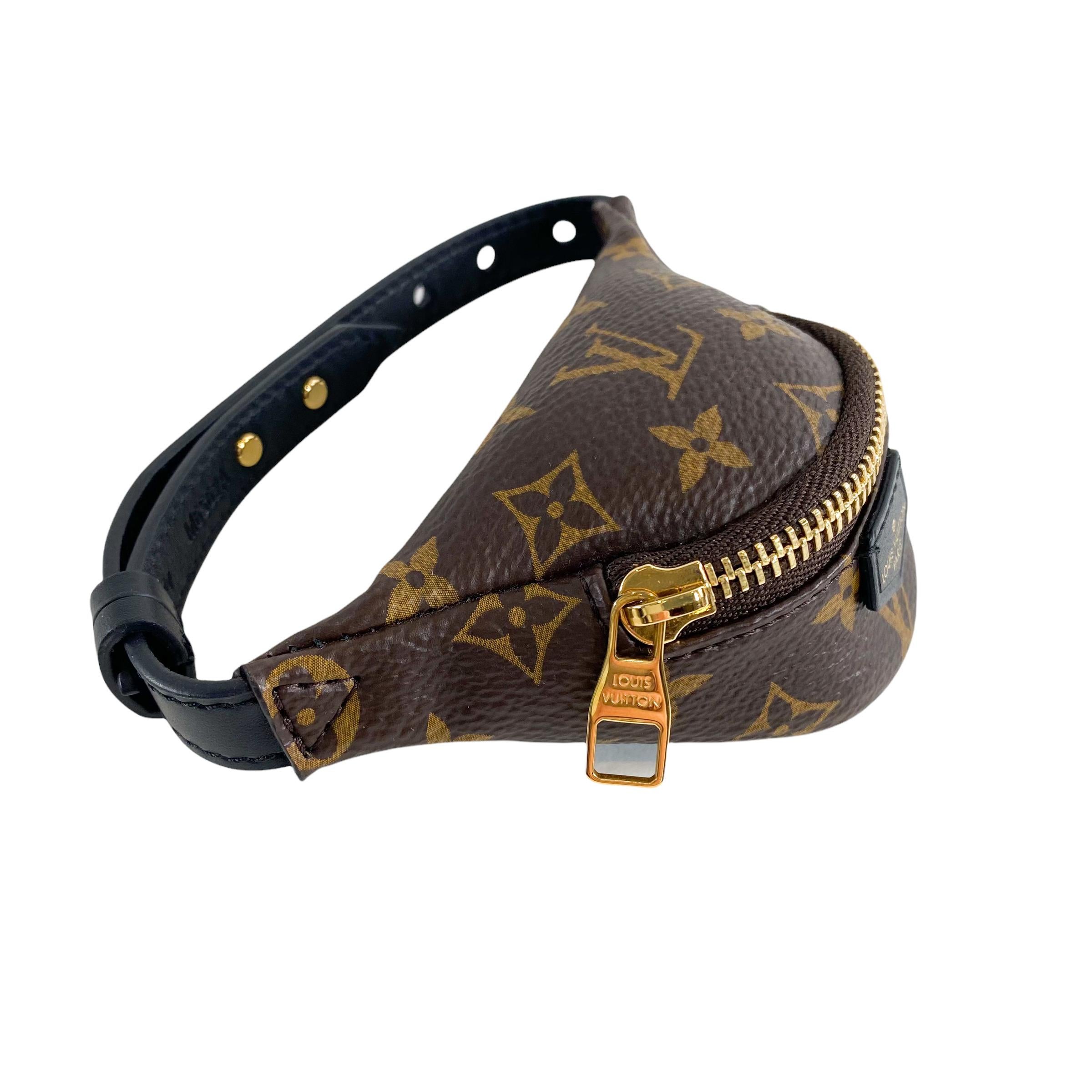 Louis Vuitton Bracelet de sac à dos de soirée

Il s'agit d'un authentique bracelet de sac à dos Louis Vuitton. Ce bracelet présente un mini monogramme avec une fermeture à glissière. 

Informations complémentaires :
Accessoires inclus : Sac de