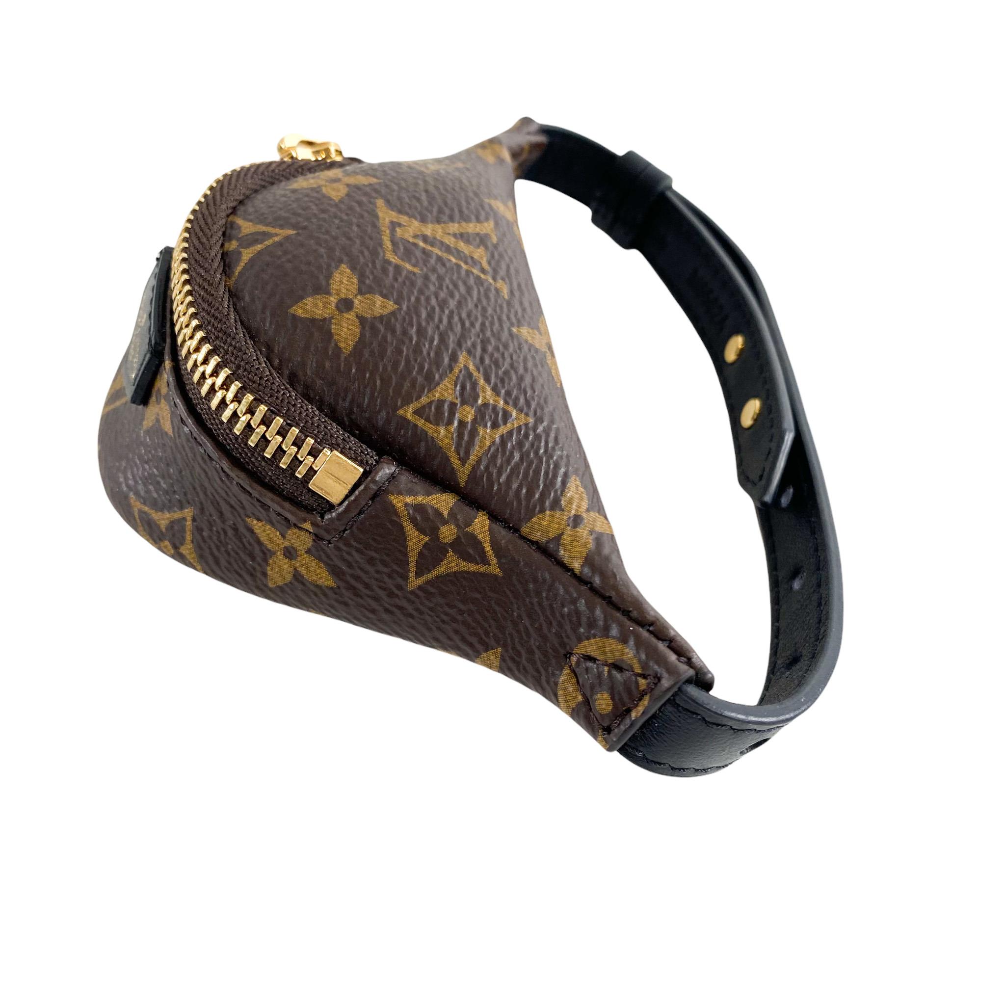 Noir Louis Vuitton Bracelet de sac à dos de soirée en vente