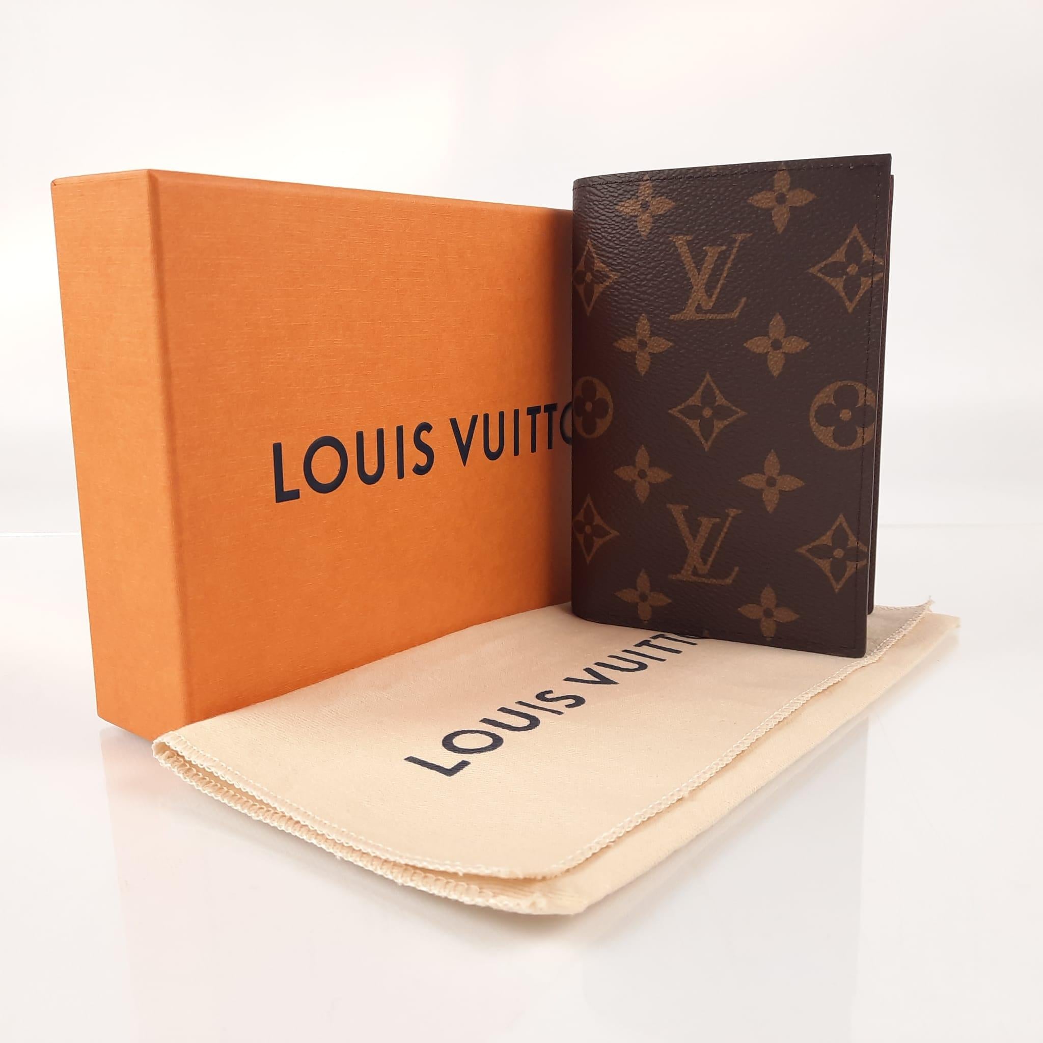 Louis Vuitton Passport Cover For Sale at 1stDibs best passport holder