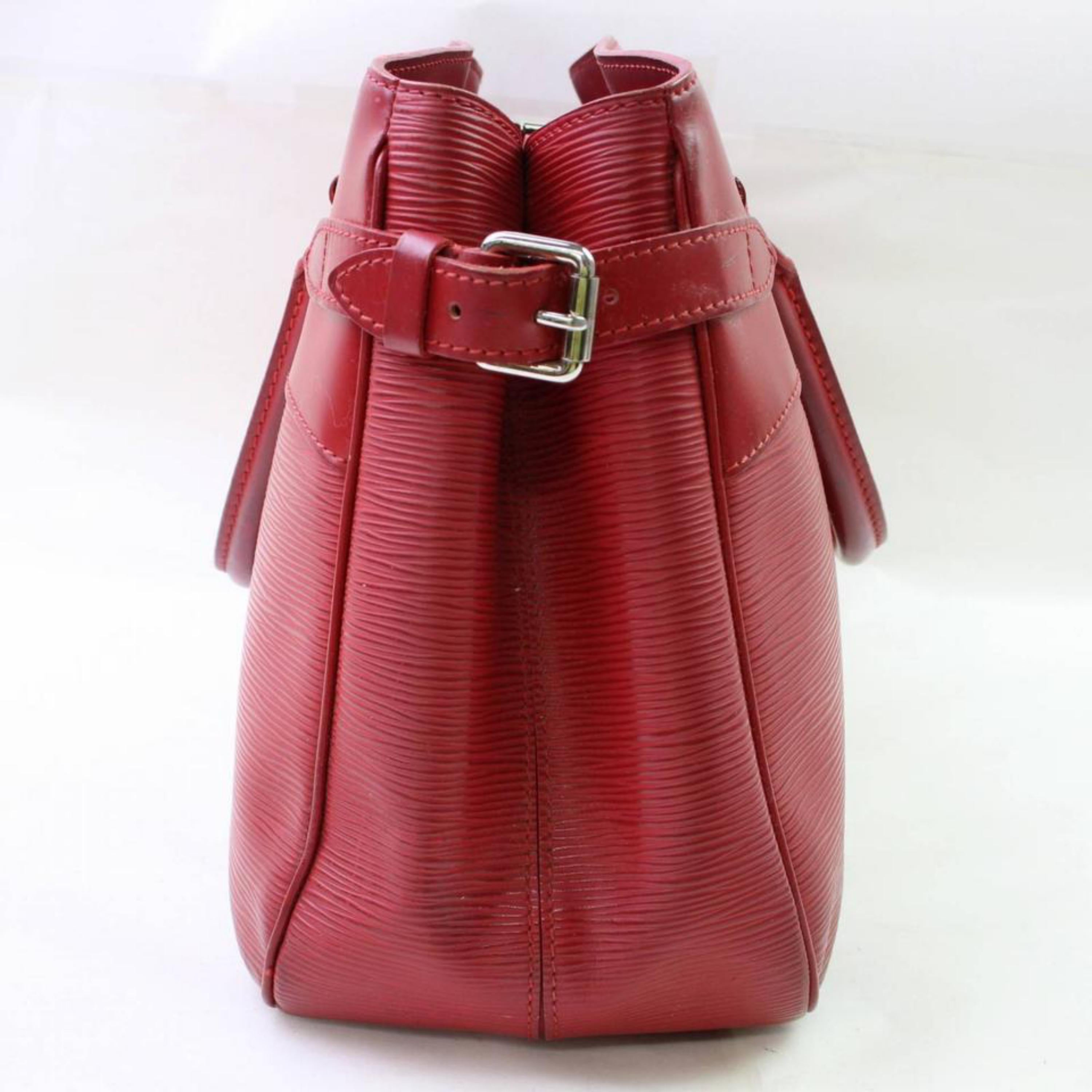 Louis Vuitton Passy Epi Pm 866705 Red Leather Satchel In Good Condition For Sale In Forest Hills, NY