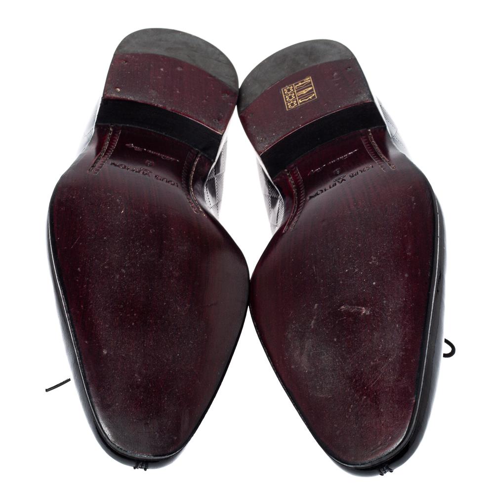 Louis Vuitton Patent Leather Damier Embossed Lace Up Derby Size 42 In Good Condition In Dubai, Al Qouz 2