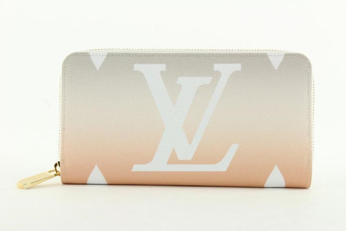 Louis Vuitton Peach Mist Brume Monogram By the Pool Zippy Wallet 226lvs55 In New Condition In Dix hills, NY