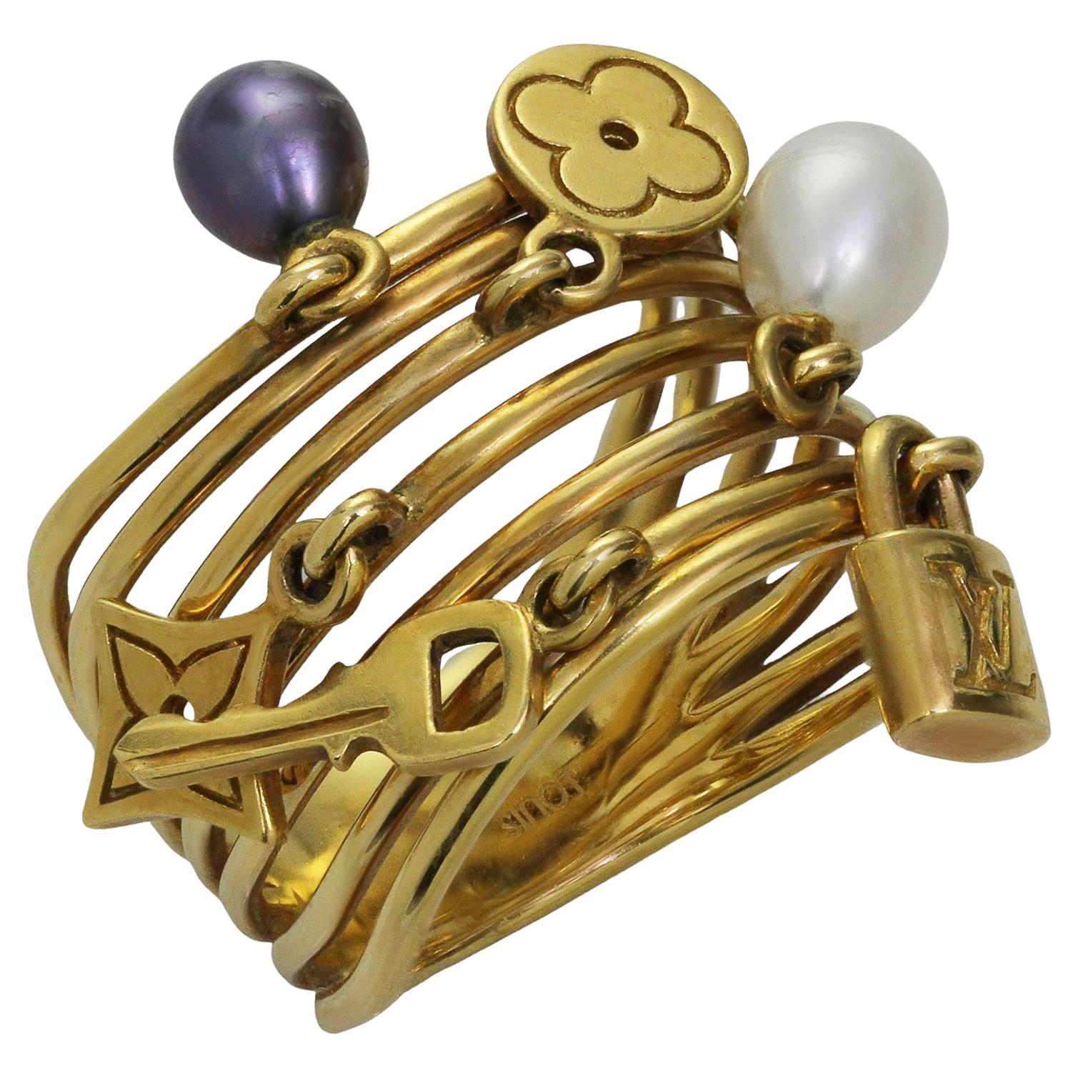 Louis Vuitton Pearl 18k Yellow Gold Monogram Ring 55 For Sale at