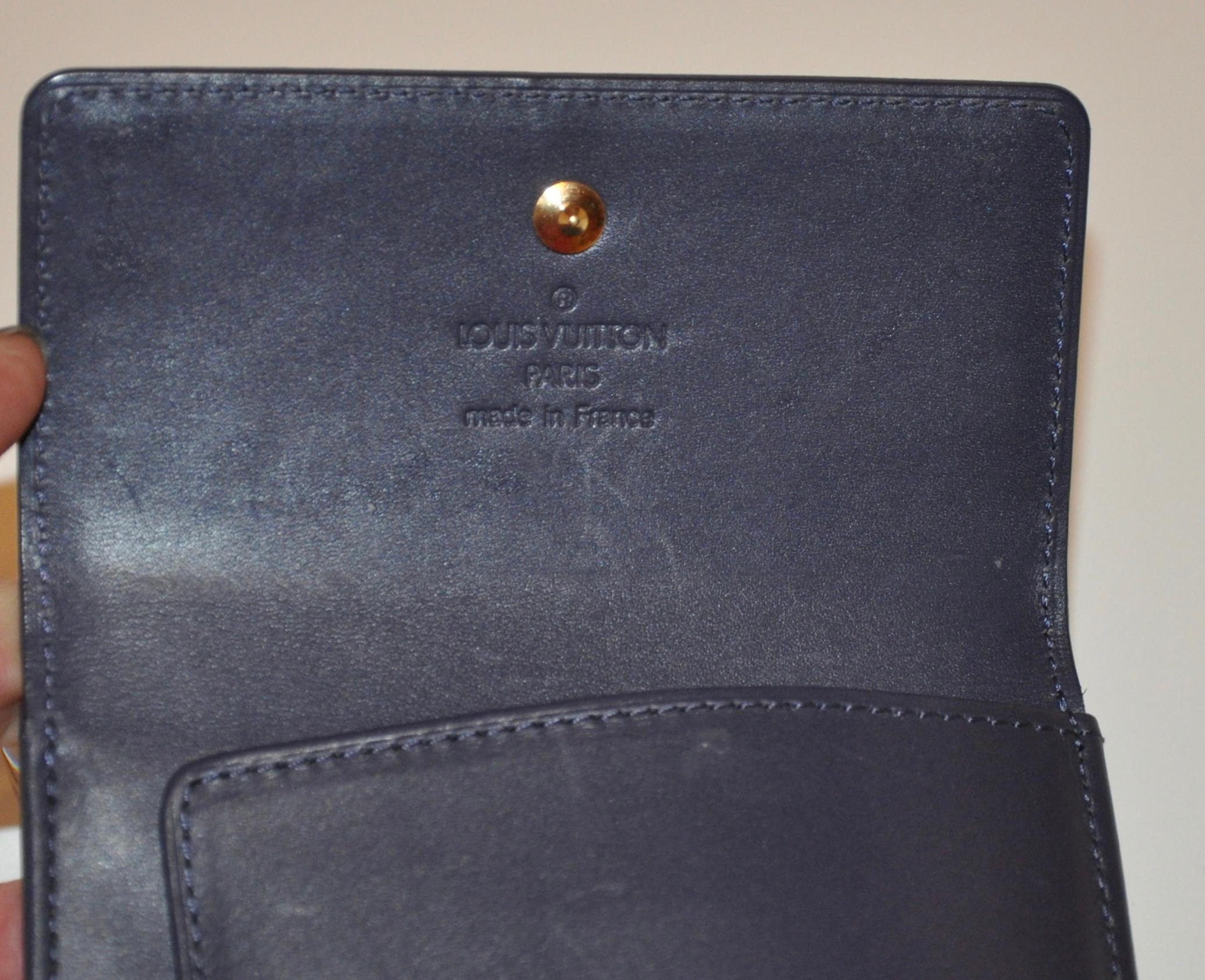 Louis Vuitton Pearl-Steel Signature Monogram Credit-Card and Change Wallet In Fair Condition For Sale In New York, NY
